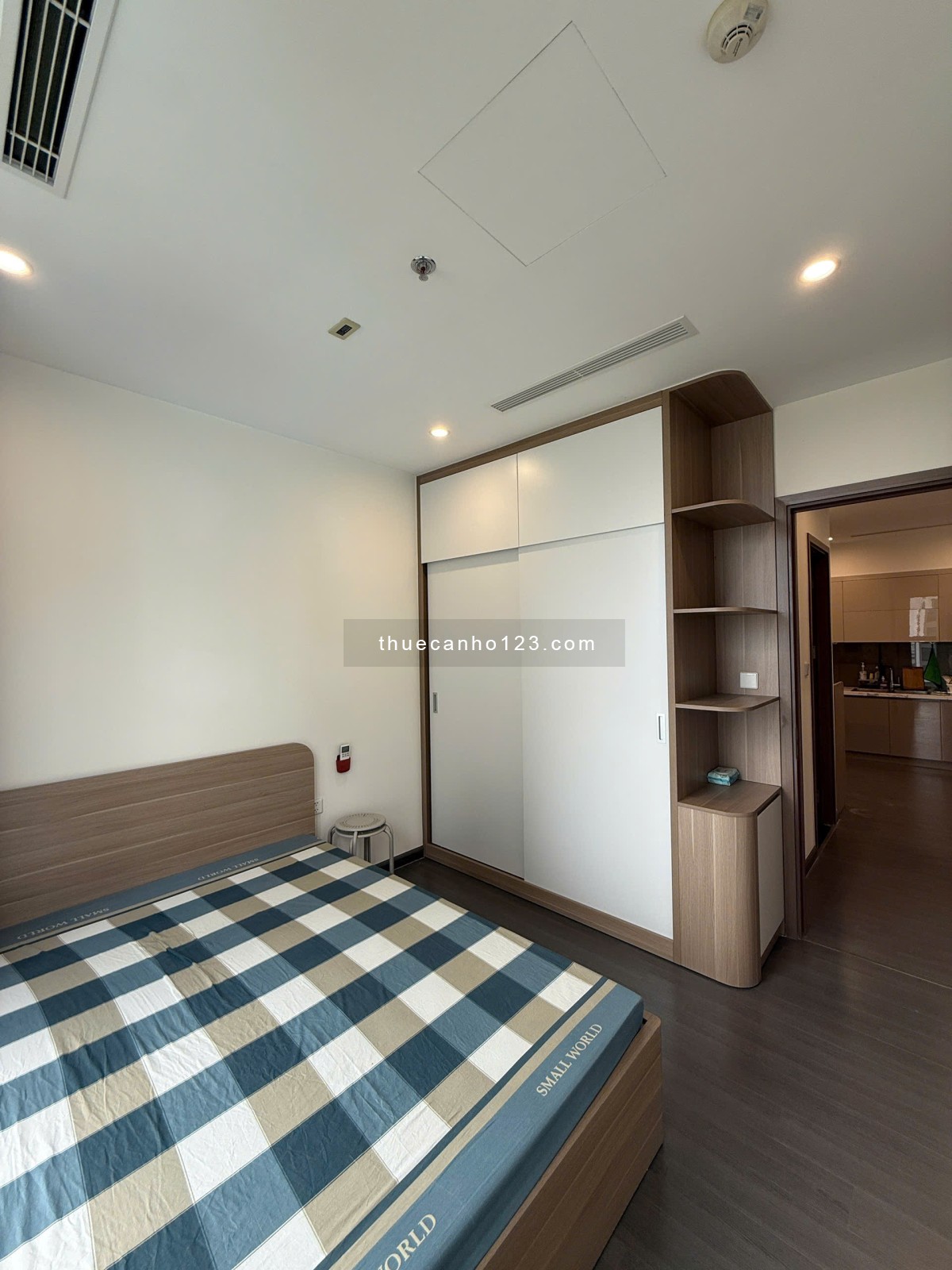 Cho thuê căn GÓC 2PN2WC full đồ như hình tầng đẹp view nội khu và bể bơi giá thuê 13tr vào ở ngay