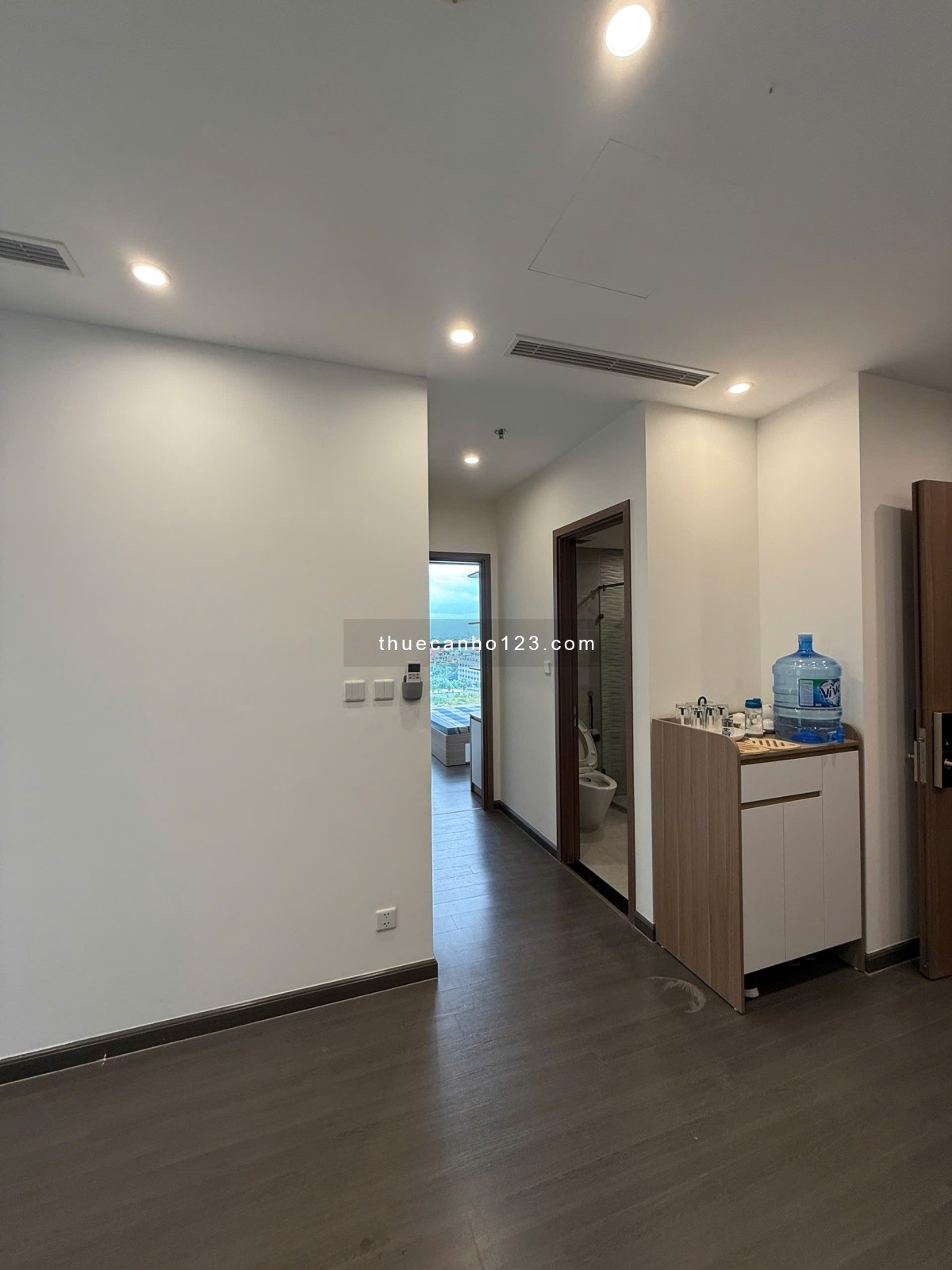 Cho thuê căn GÓC 2PN2WC full đồ như hình tầng đẹp view nội khu và bể bơi giá thuê 13tr vào ở ngay