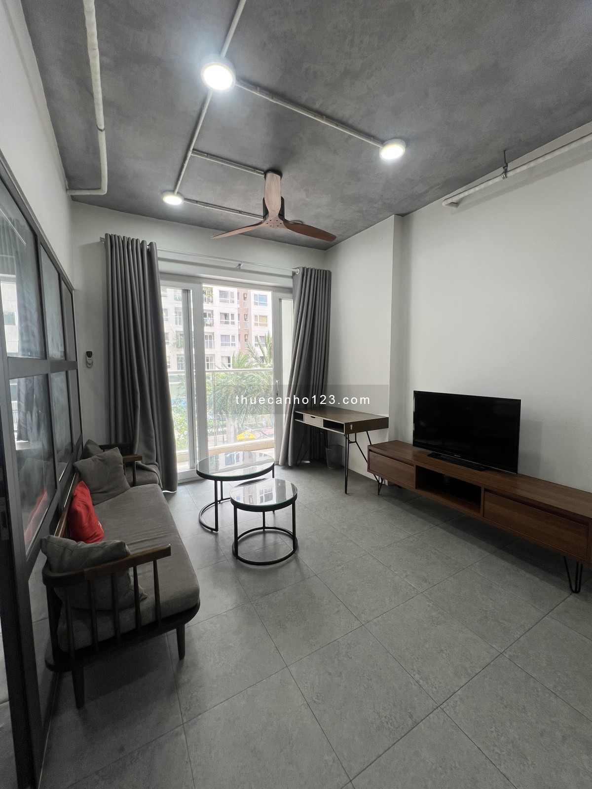 Cho thuê căn hộ Sky Center Tân Bình: 74m2, 2pn, 1WC, Nội thất đầy đủ, giá 16tr/th, dọn ở liền