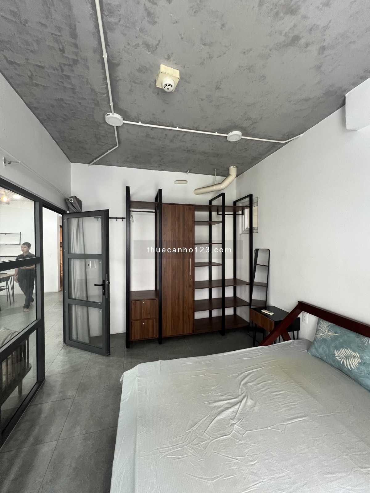 Cho thuê căn hộ Sky Center Tân Bình: 74m2, 2pn, 1WC, Nội thất đầy đủ, giá 16tr/th, dọn ở liền