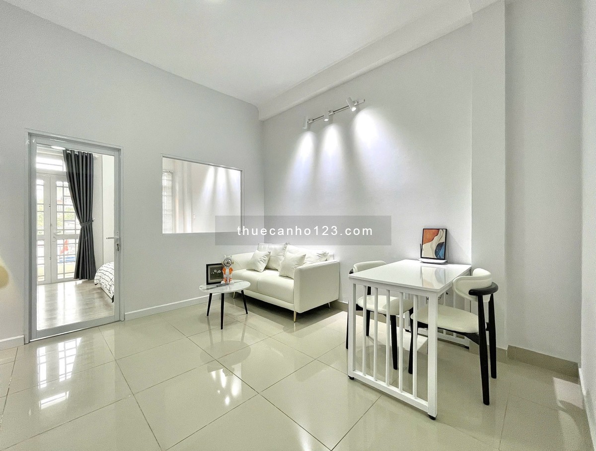 Căn hộ 2 phòng ngủ có ban công full nội thất Bình Thạnh gần Đại học Hutech
