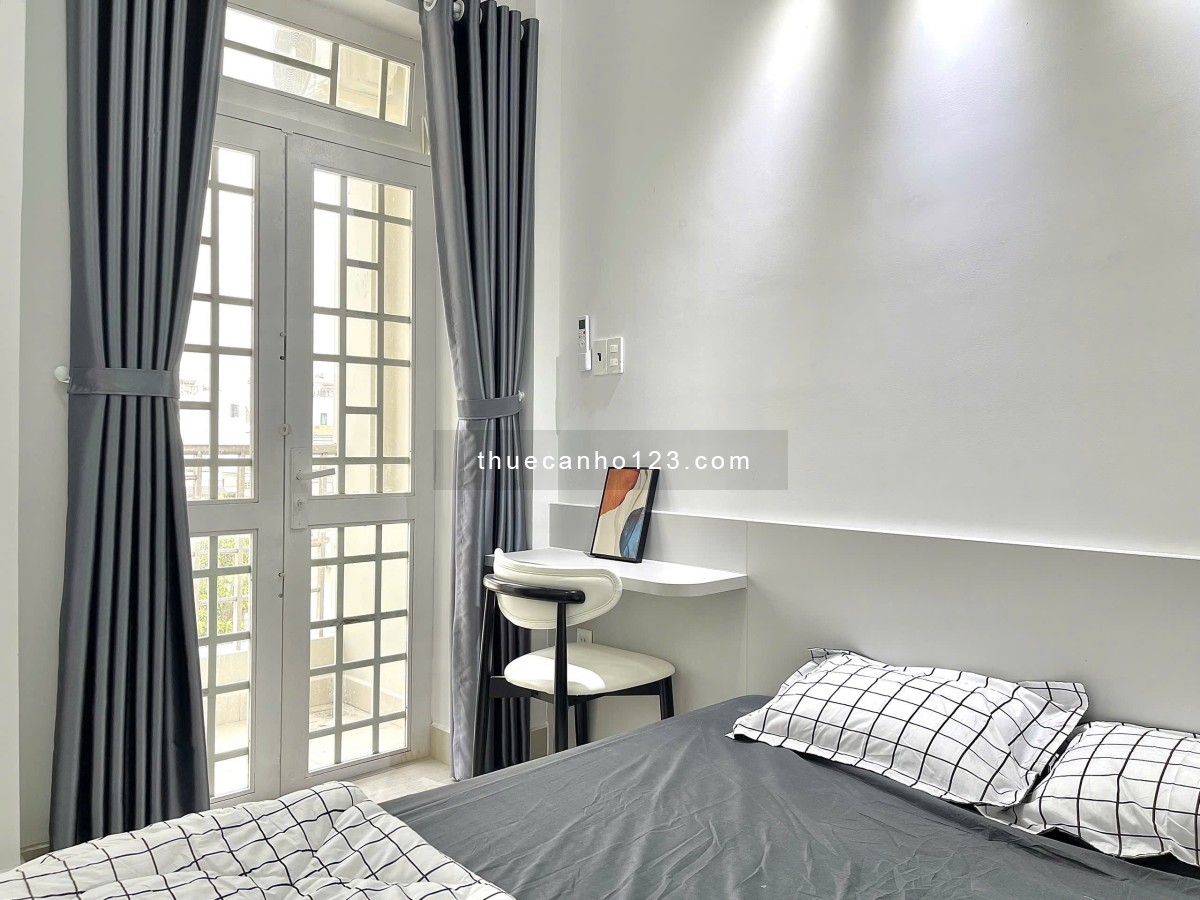 Căn hộ 2 phòng ngủ có ban công full nội thất Bình Thạnh gần Đại học Hutech