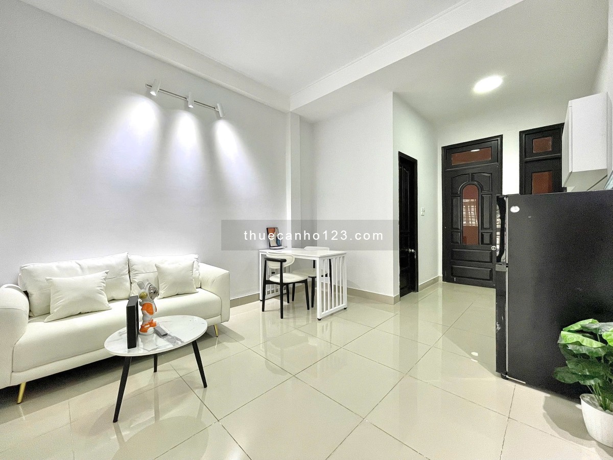 Căn hộ 2 phòng ngủ có ban công full nội thất Bình Thạnh gần Đại học Hutech