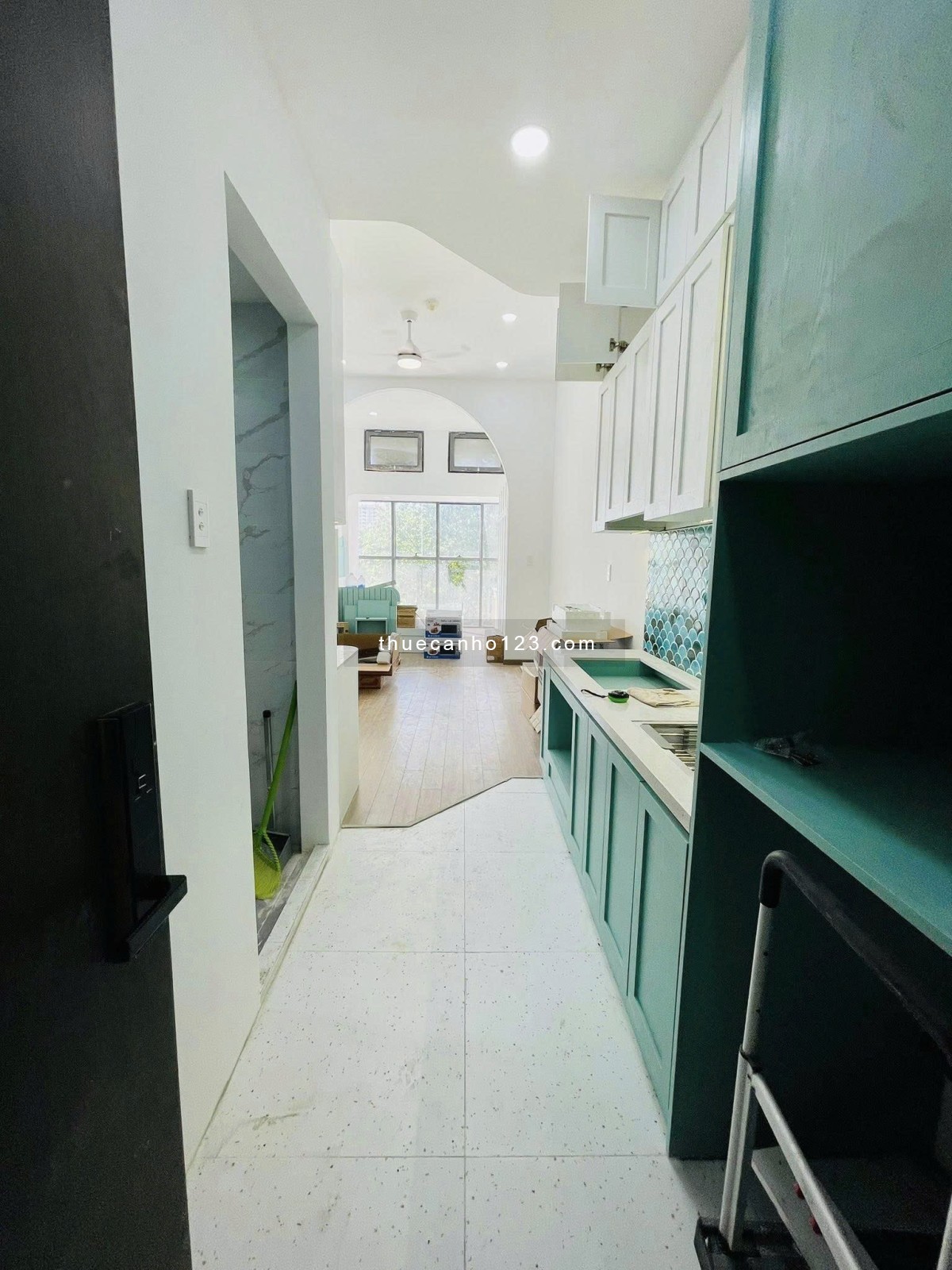 Trống sẵn – Cho thuê studio full nội thất mới 100% tại The Sun Avenue