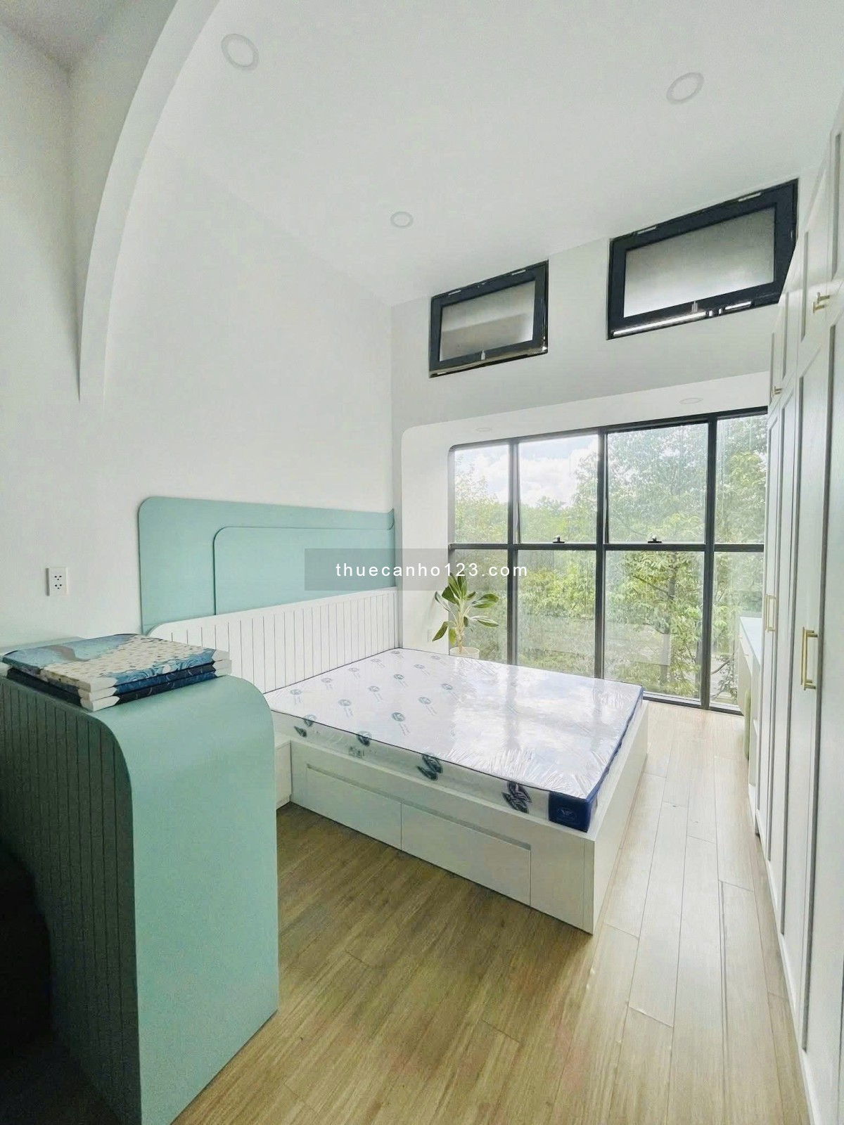 Trống sẵn – Cho thuê studio full nội thất mới 100% tại The Sun Avenue