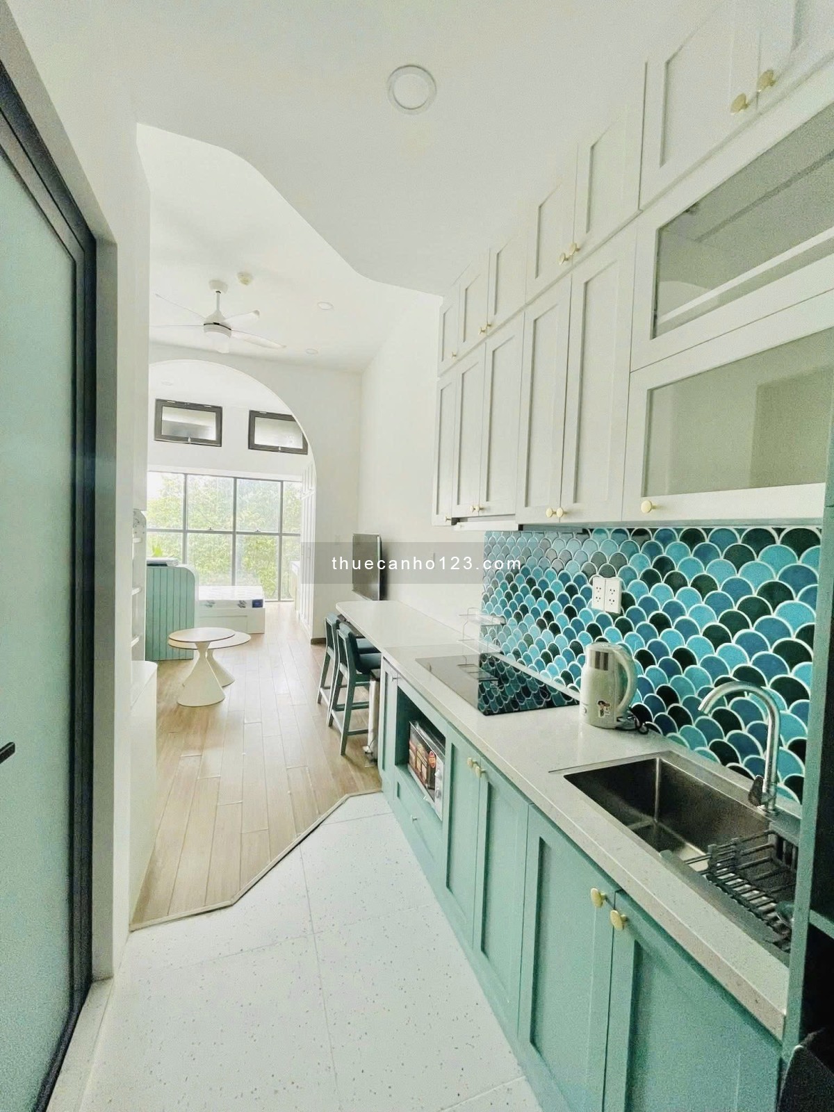 Trống sẵn – Cho thuê studio full nội thất mới 100% tại The Sun Avenue