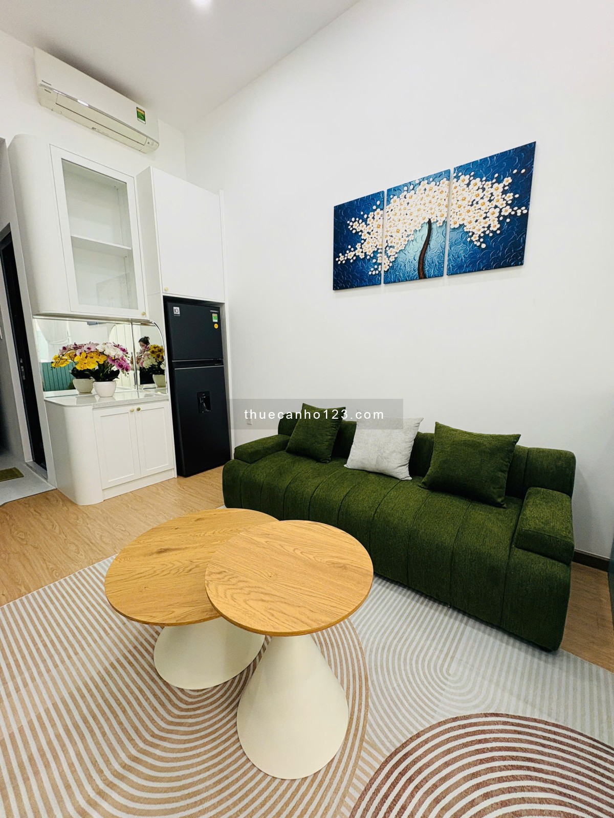 Trống sẵn – Cho thuê studio full nội thất mới 100% tại The Sun Avenue