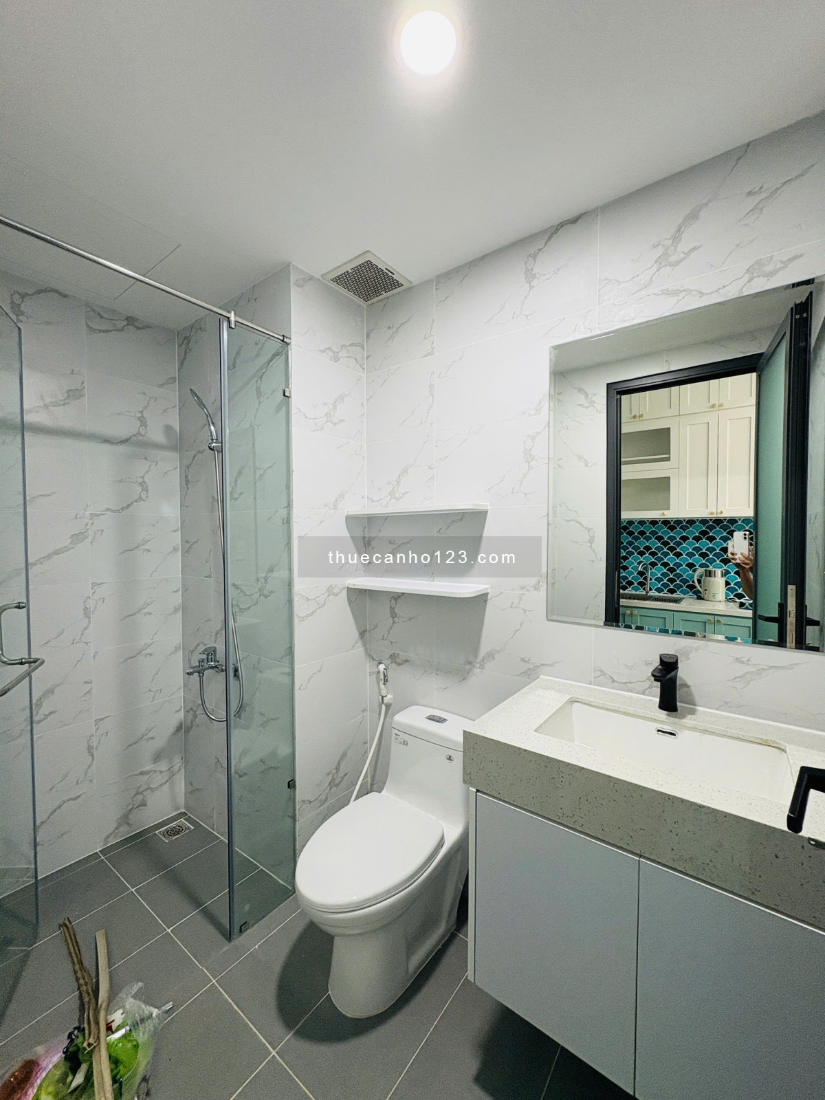 Trống sẵn – Cho thuê studio full nội thất mới 100% tại The Sun Avenue