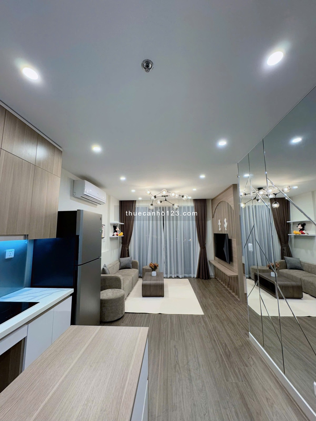 Chính chủ em có căn hộ 2n+ full đồ đẹp bên tòa S106 dự án Vinhomes SmartCity, vào luôn, giá rẻ