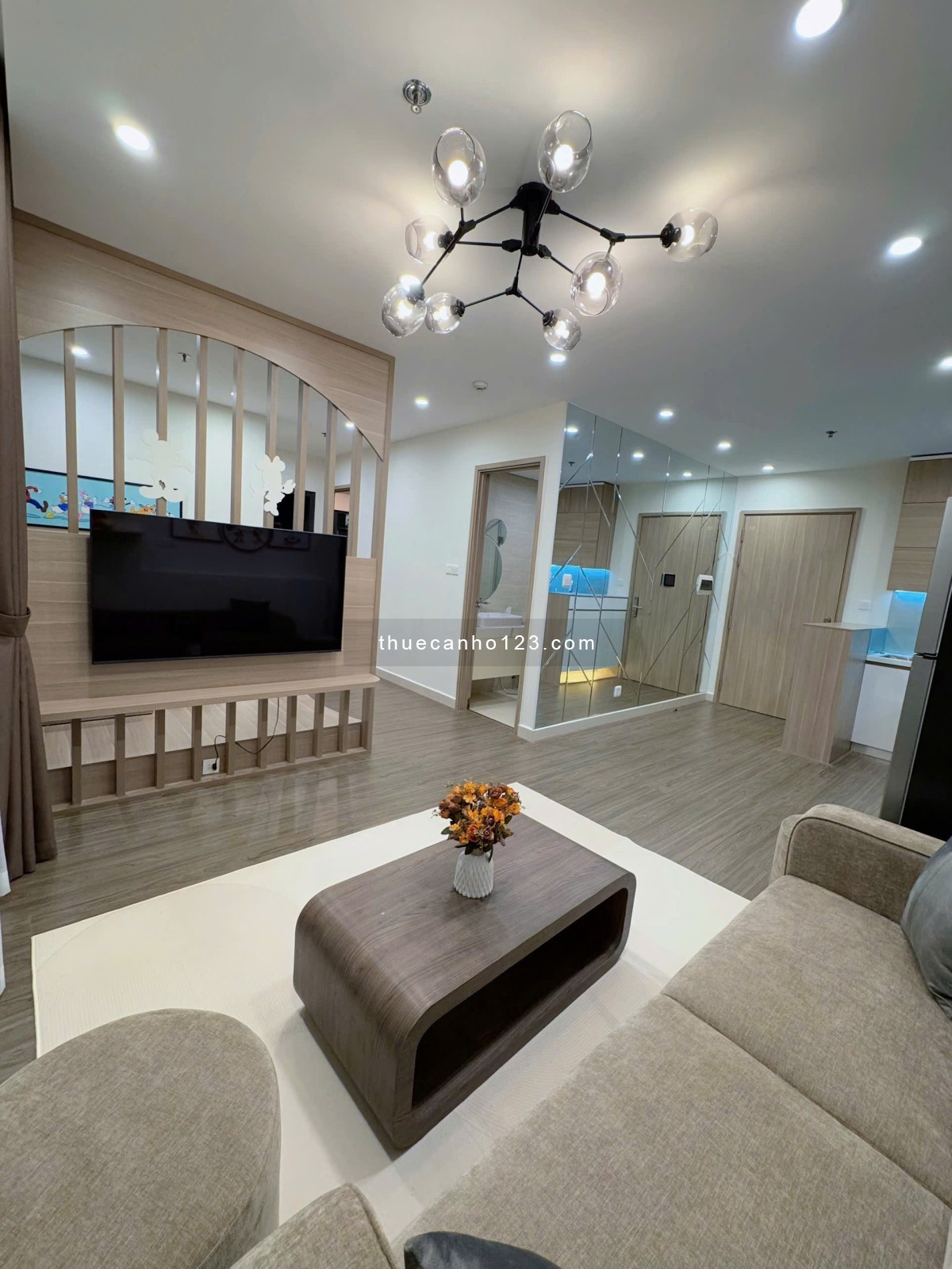 Chính chủ em có căn hộ 2n+ full đồ đẹp bên tòa S106 dự án Vinhomes SmartCity, vào luôn, giá rẻ