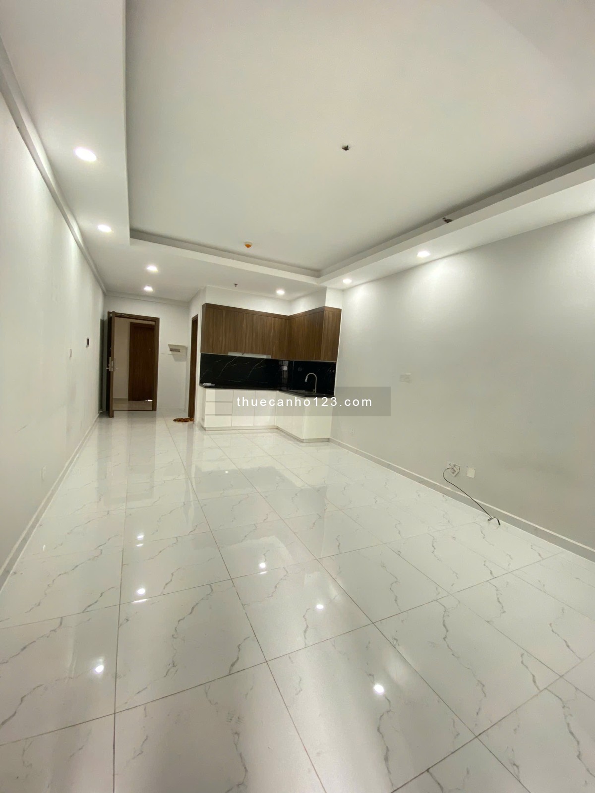 Opal Skyline Căn Studio sẵn rèm, máy lạnh có ban công giá thuê chỉ 4tr2/tháng