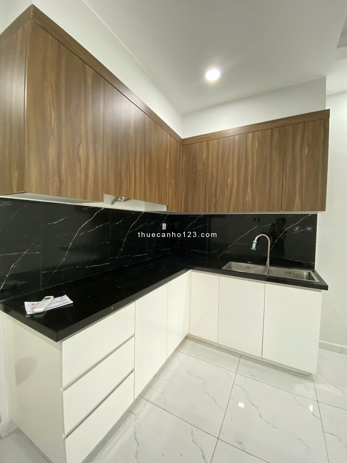 Opal Skyline Căn Studio sẵn rèm, máy lạnh có ban công giá thuê chỉ 4tr2/tháng