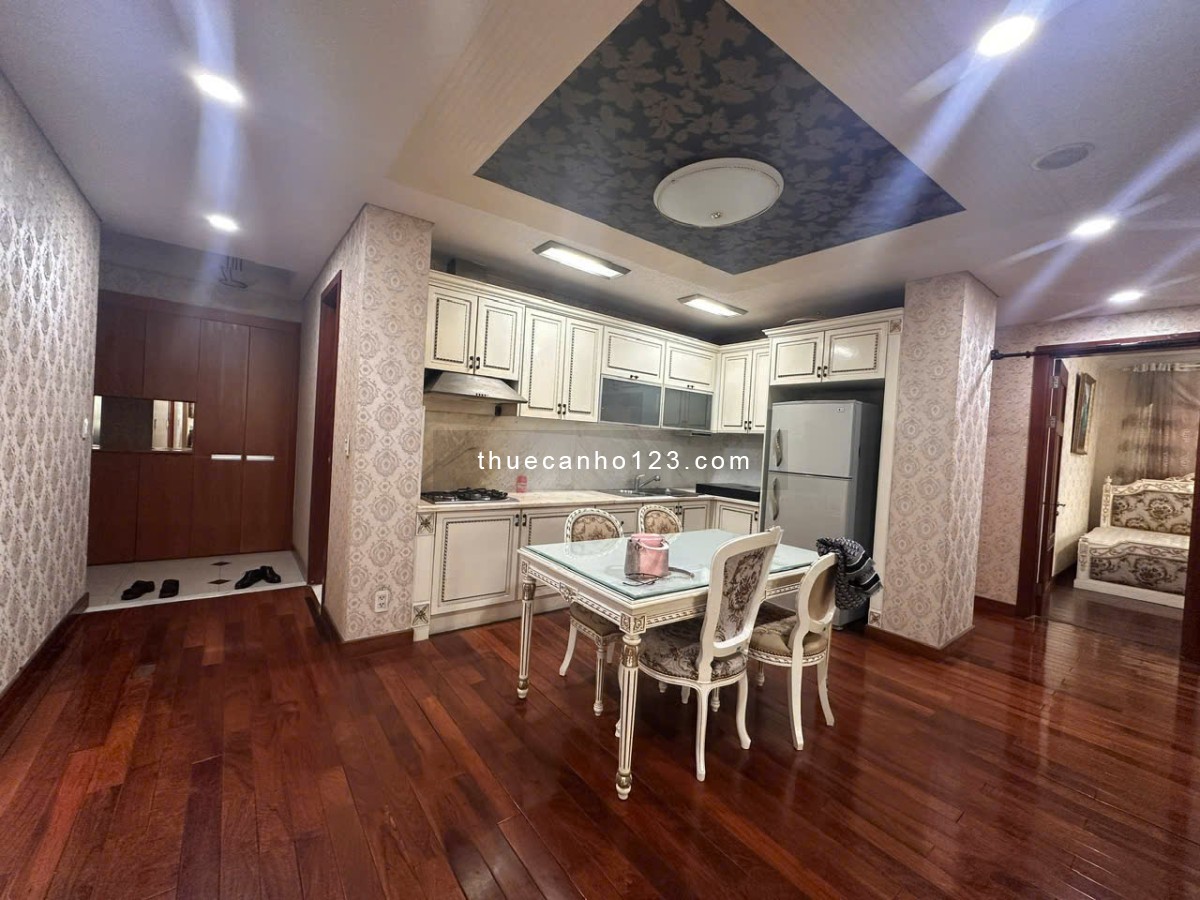 Cho thuê căn hộ 3 phòng ngủ, lầu cao view Landmark 81, nội thất cao cấp giá 23 triệu/tháng