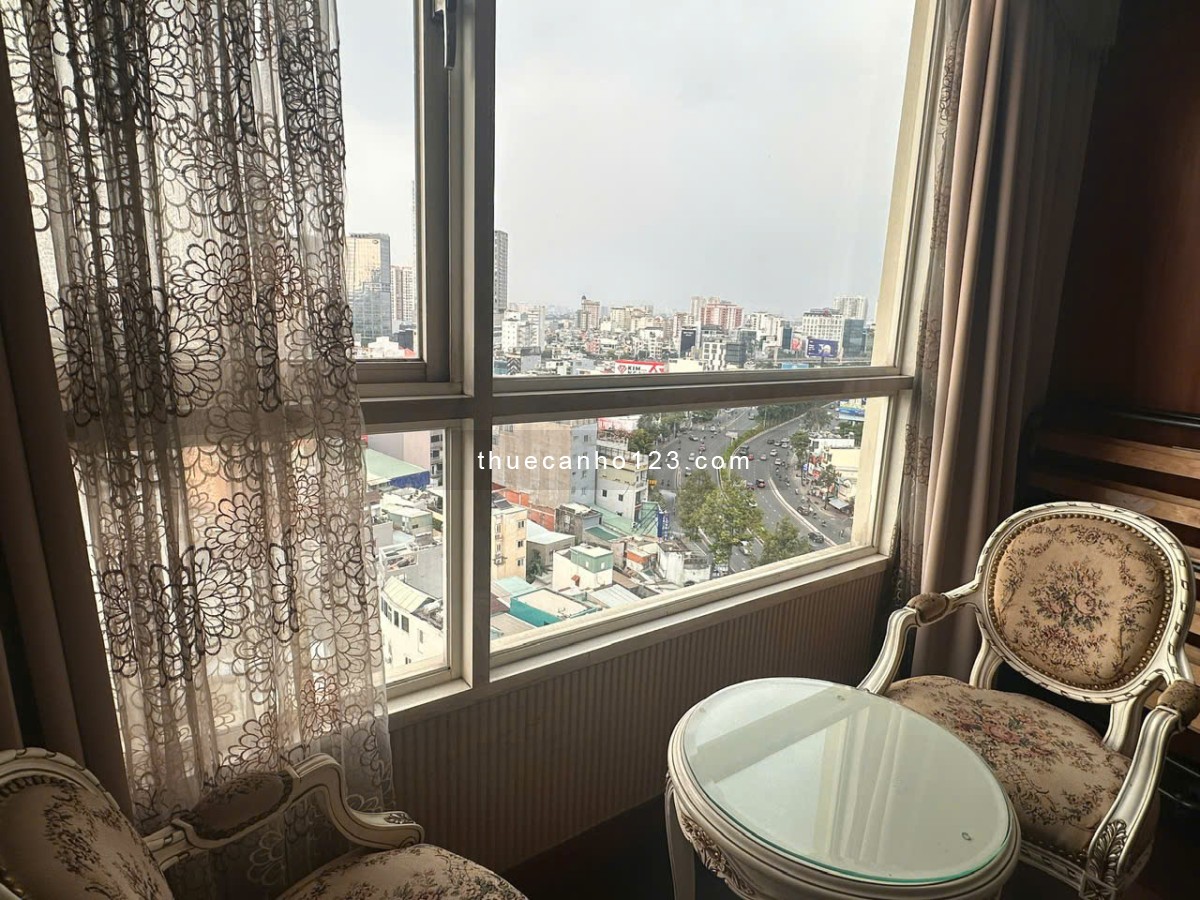 Cho thuê căn hộ 3 phòng ngủ, lầu cao view Landmark 81, nội thất cao cấp giá 23 triệu/tháng