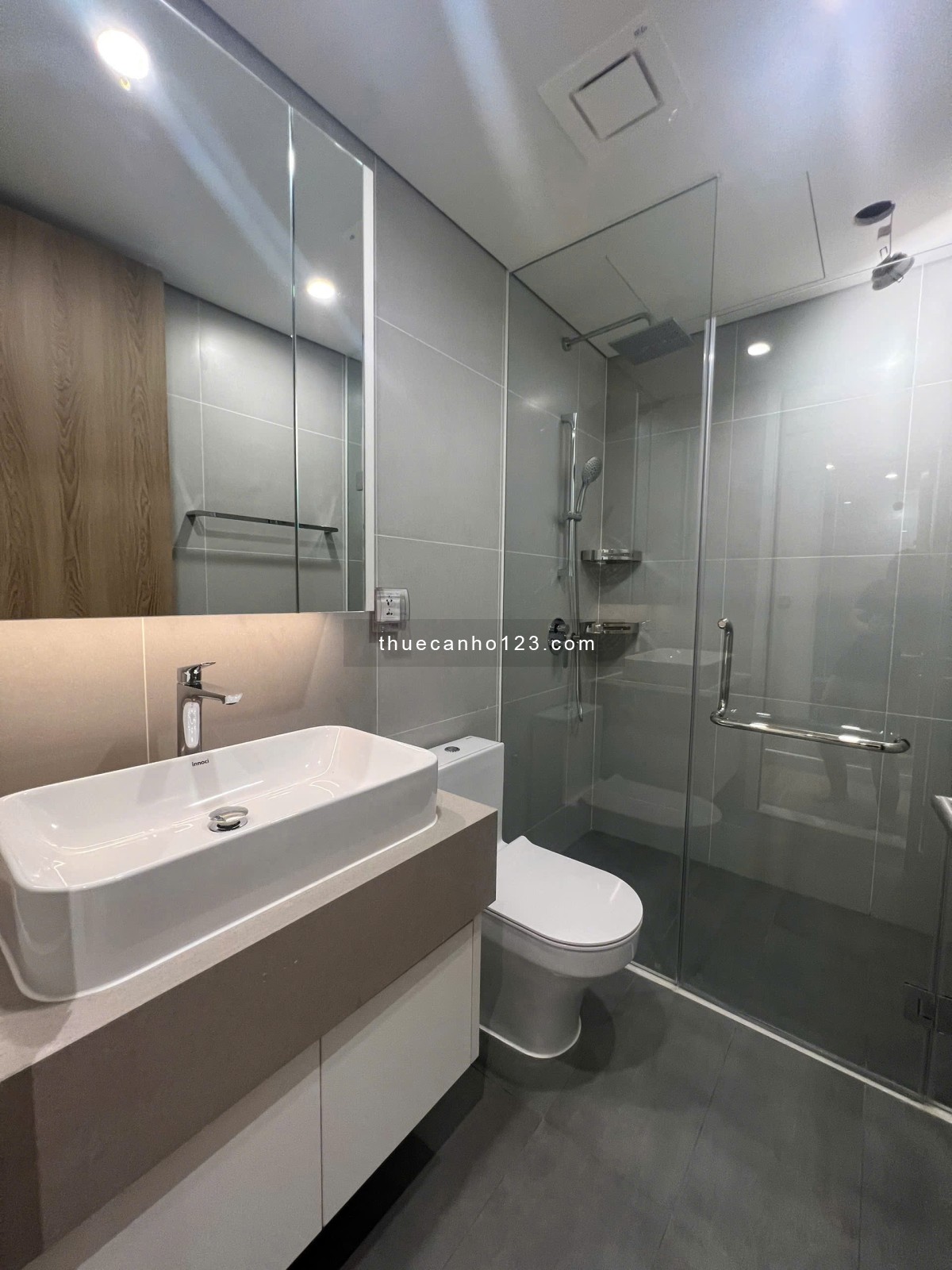 Chuyên cho thuê căn hộ cao cấp Zeit River Thủ Thiêm, 2 phòng ngủ, nội thất cao cấp giá 37 triệutháng