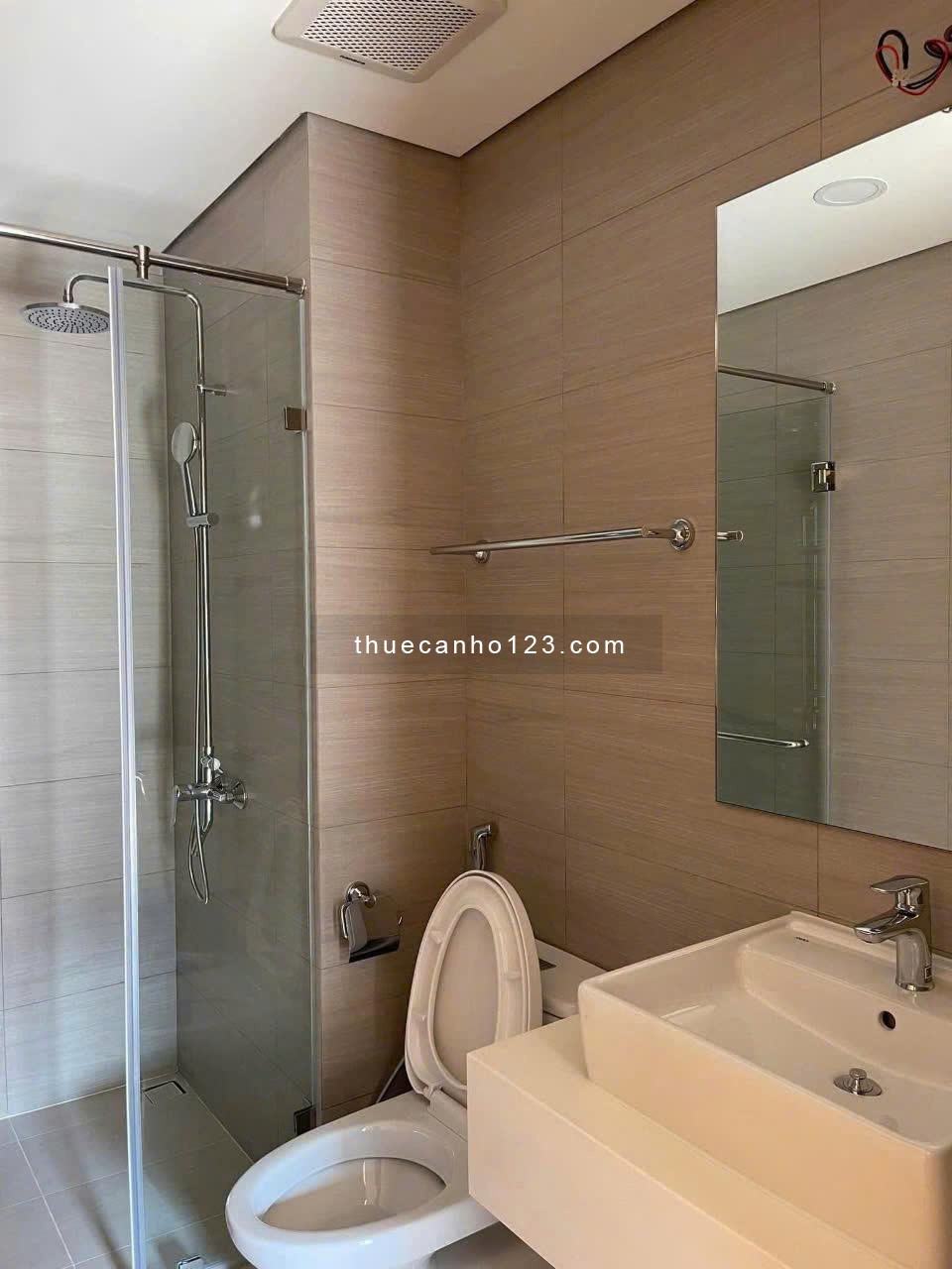 Chung cư CC Sky Center, Phổ Quang, TB: 2p ngủ, 77m2, full nội thất 17tr/th