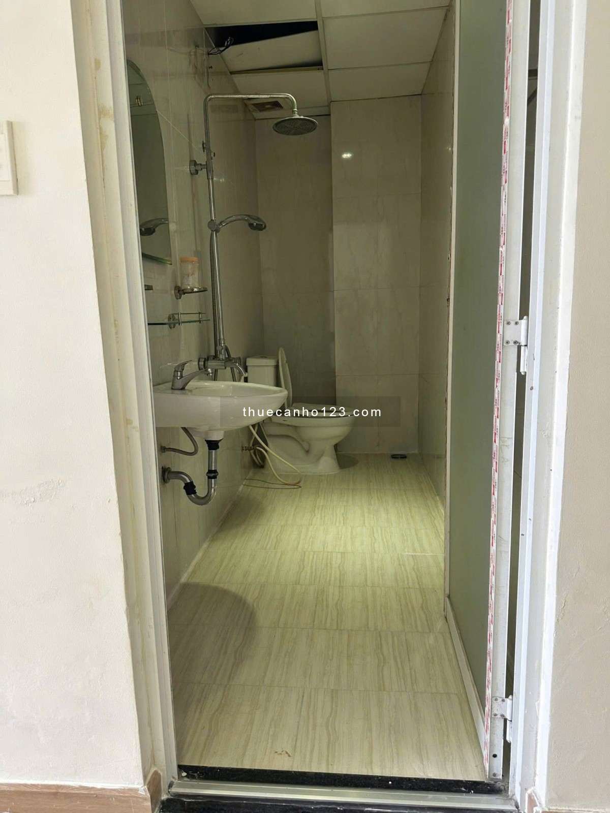 Chung cư Hoa Sen, Lạc Long Quân, Q11: 67m2, 2p ngủ, 8tr5/th