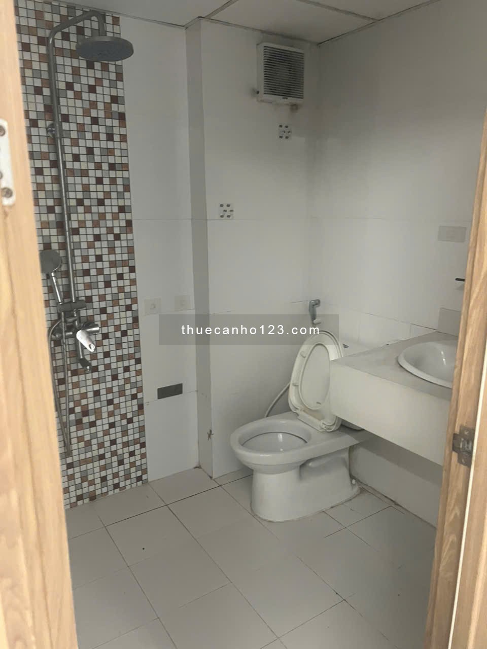Cho thuê căn hộ Tecco Central Home Nguyễn Thiện Thuật 2Pn2Wc Nội Thất Cơ Bản 11.5Tr Tel 0942811343
