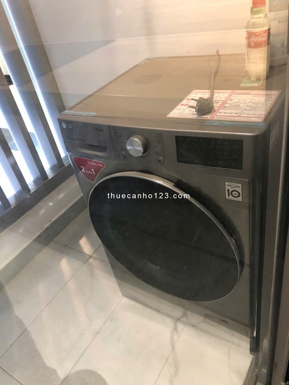 Căn hộ 1 phòng ngủ, có sân vườn, bước thẳng ra hồ bơi, cực kì thoáng mát. Vô ở liền!