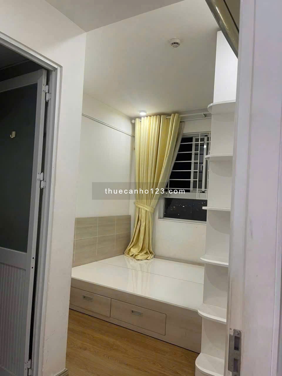 Căn hộ Oriental Plaza, Âu Cơ, Tân Phú: 11tr5/th, 2p ngủ, 73m2, NT