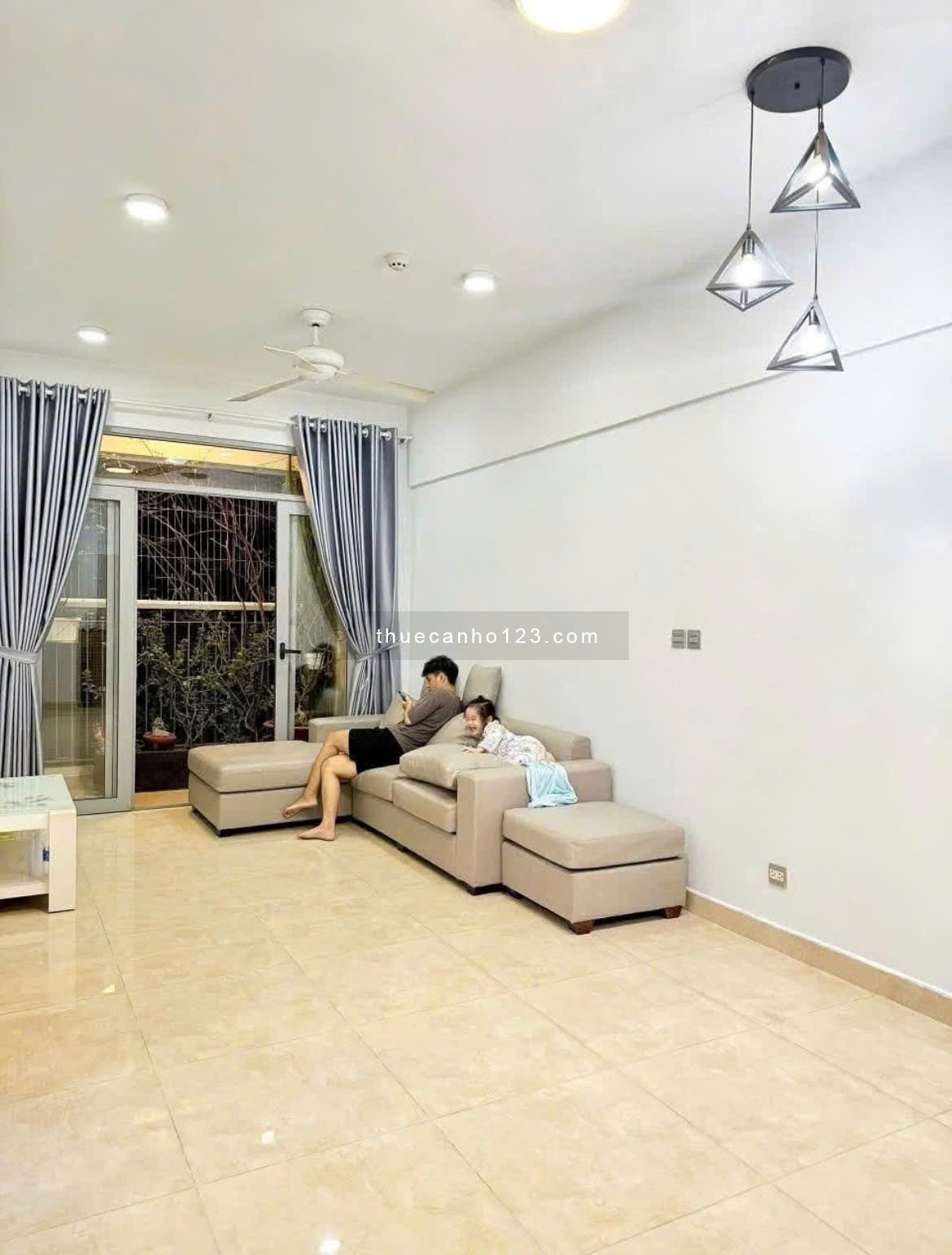 Căn hộ Oriental Plaza, Âu Cơ, Tân Phú: 11tr5/th,2p ngủ, 75m2, NT