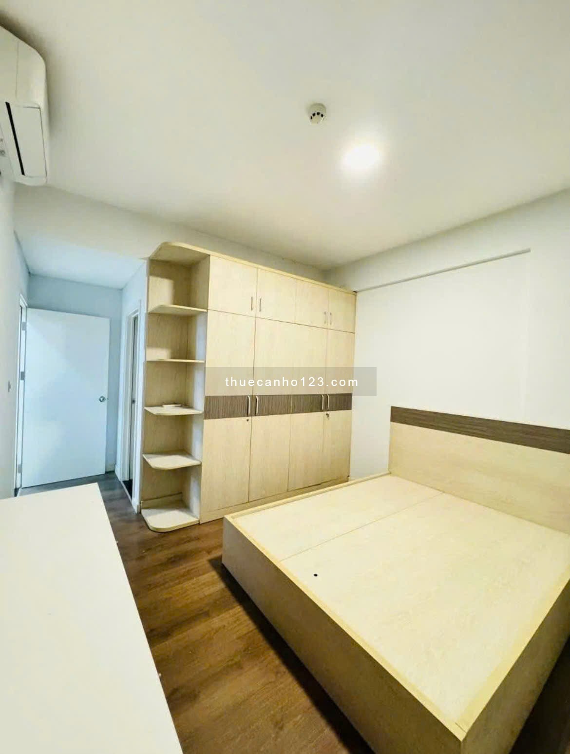 Căn hộ Oriental Plaza, Âu Cơ, Tân Phú: 11tr5/th,2p ngủ, 75m2, NT