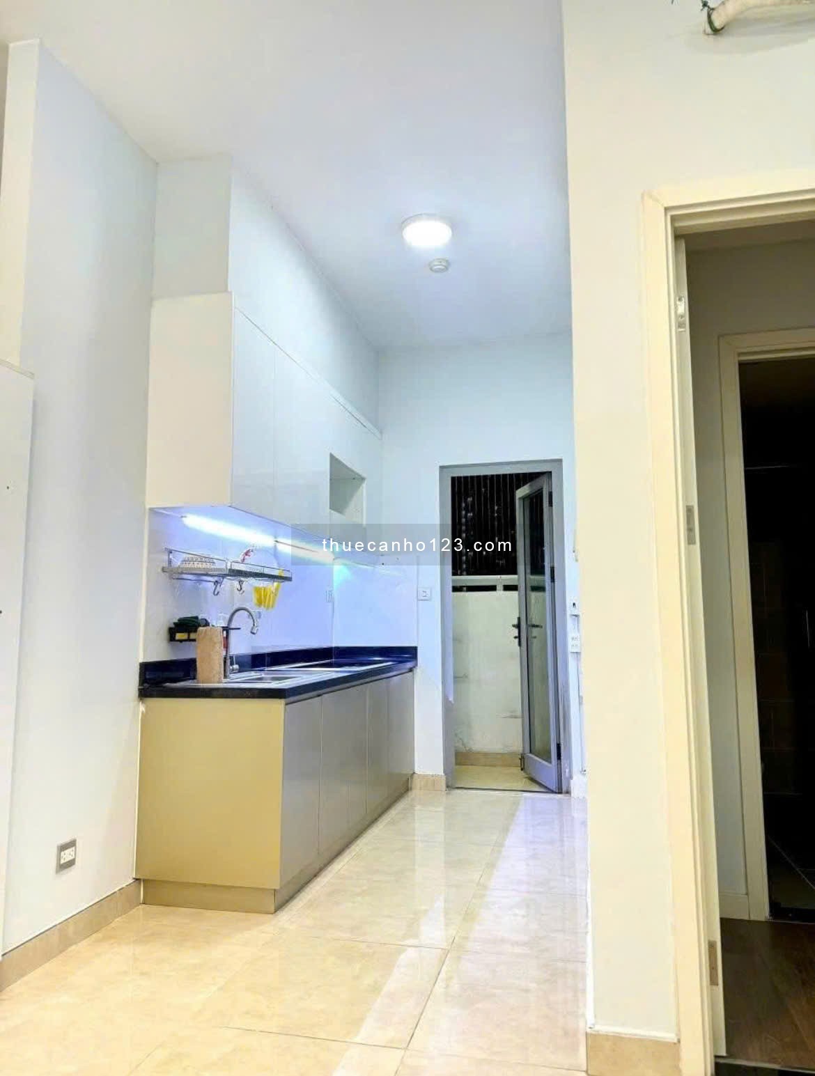 Căn hộ Oriental Plaza, Âu Cơ, Tân Phú: 11tr5/th,2p ngủ, 75m2, NT