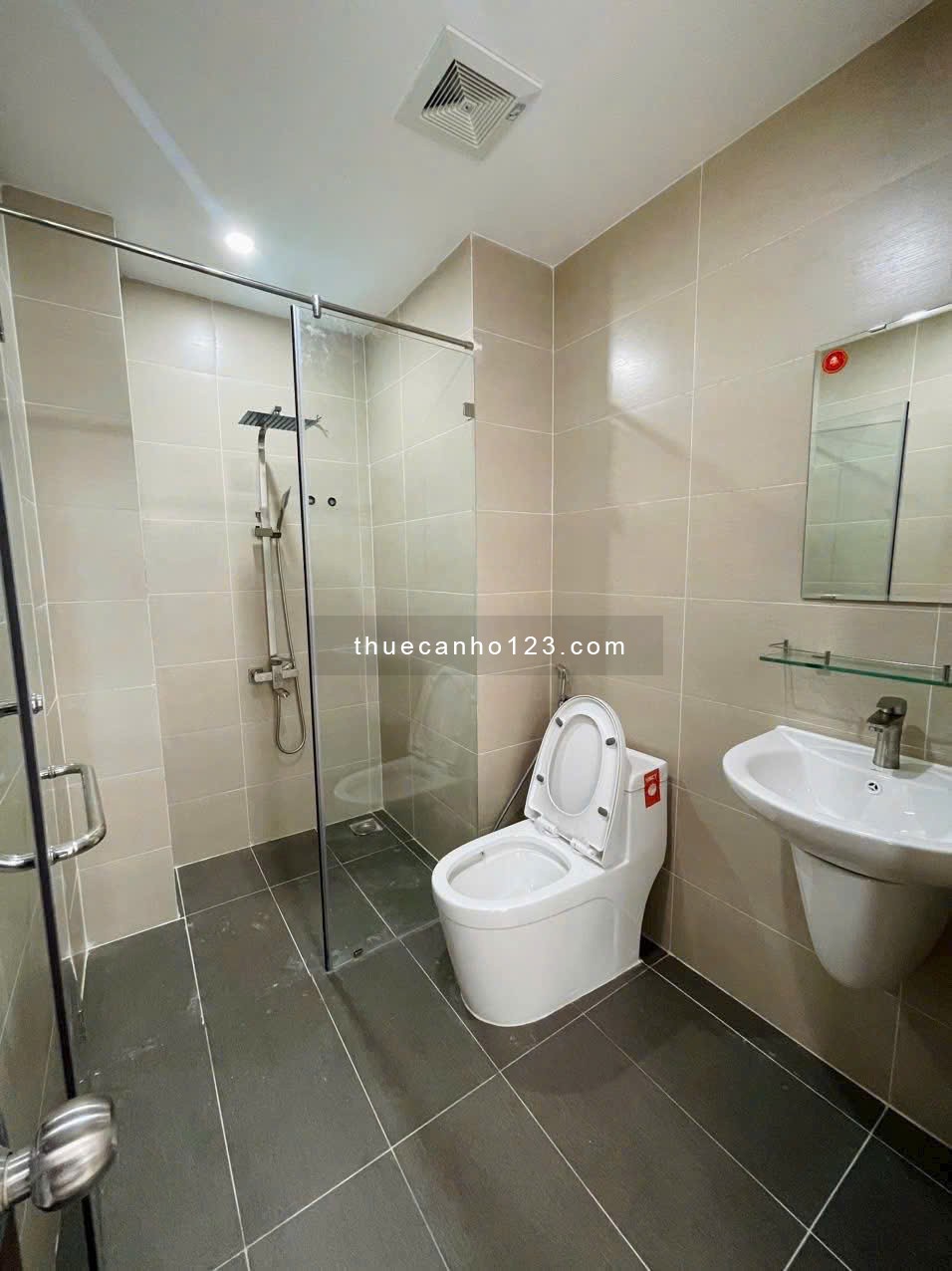 Chỉ 1 căn duy nhất 7tr có rèm, ở liền