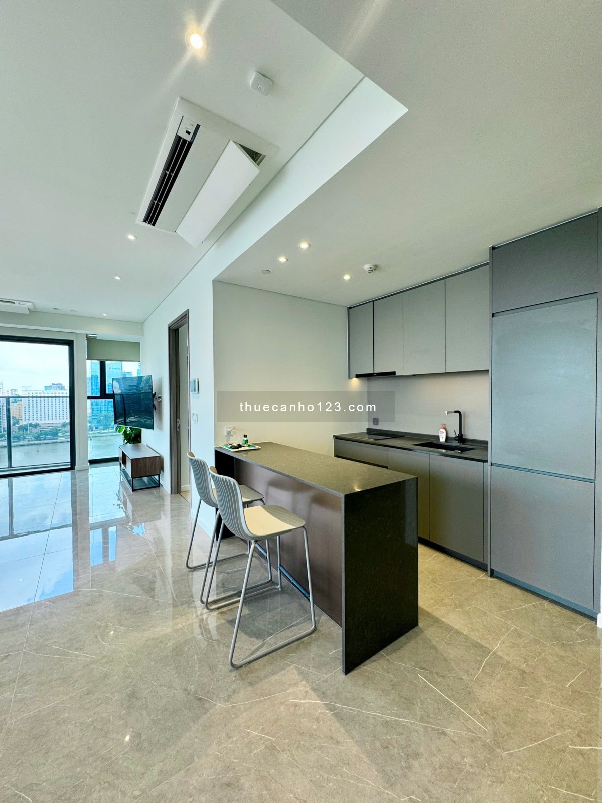 The Opera cho thuê căn hộ 4 phòng ngủ view trực diện sông và thành phố, thang máy riêng