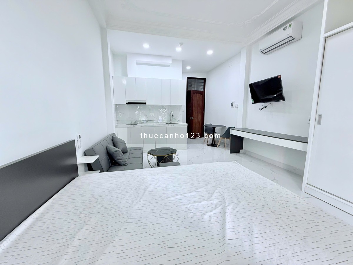 Cho thuê căn hộ ban công thoáng đường Khánh Hội Quận 4 gần đại học Nguyễn Tất Thành, Luật