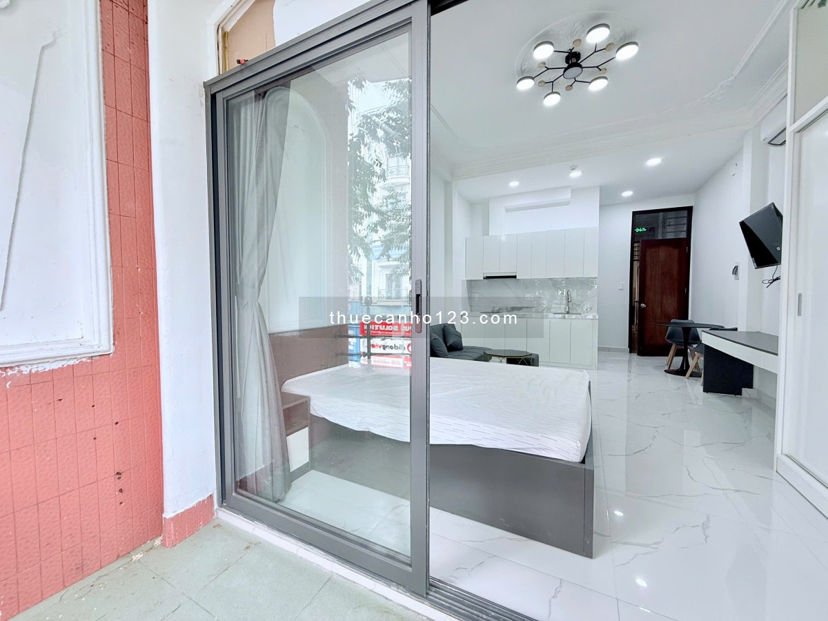 Cho thuê căn hộ ban công thoáng đường Khánh Hội Quận 4 gần đại học Nguyễn Tất Thành, Luật