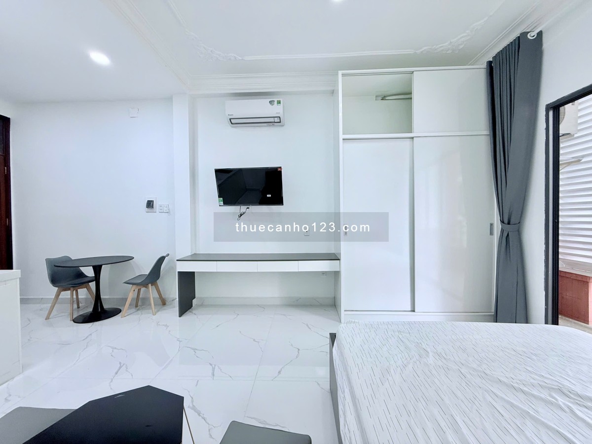 Cho thuê căn hộ ban công thoáng đường Khánh Hội Quận 4 gần đại học Nguyễn Tất Thành, Luật