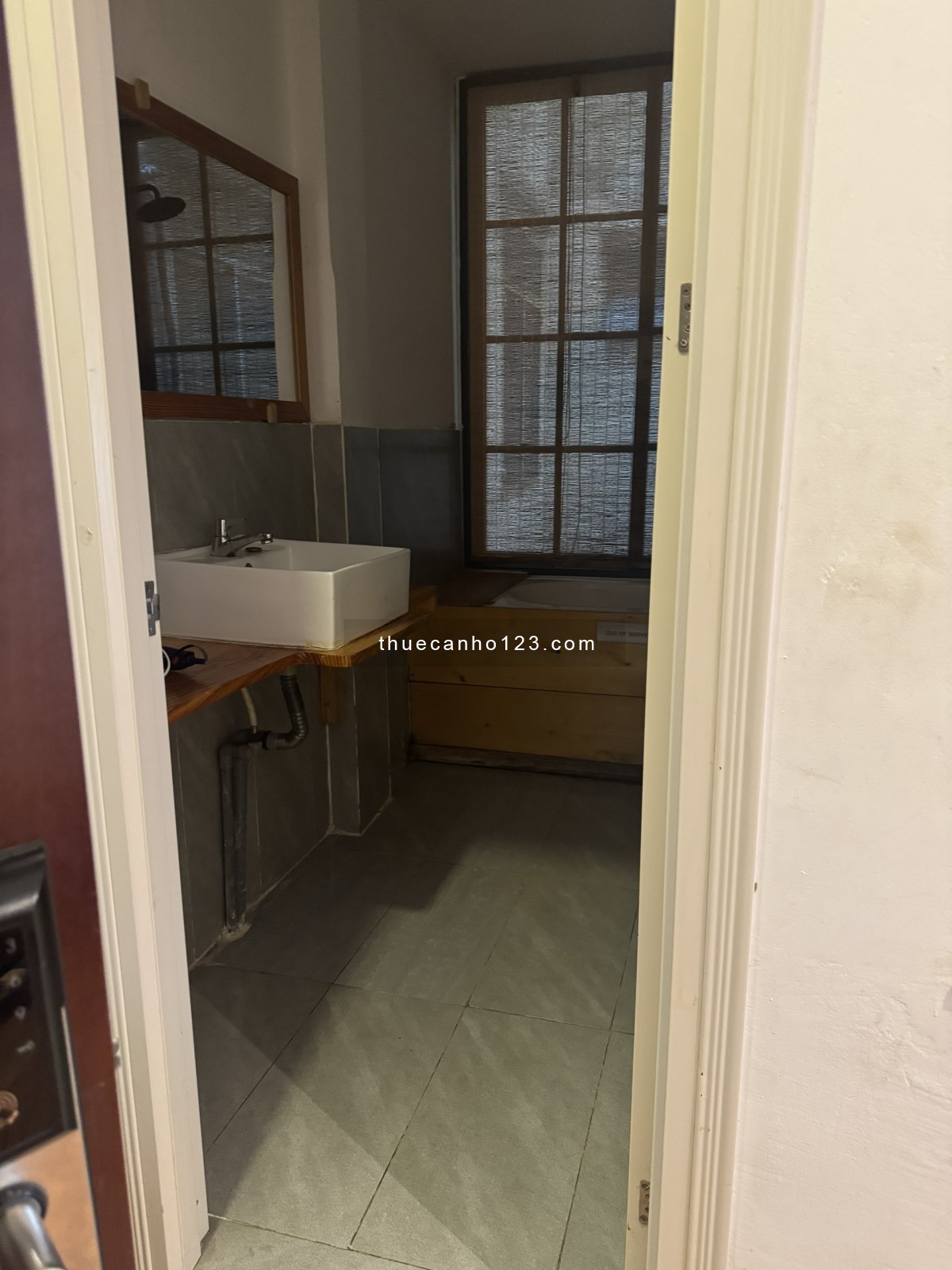 Cho thuê căn hộ 2 phòng ngủ chung cư 207 Bùi Viện