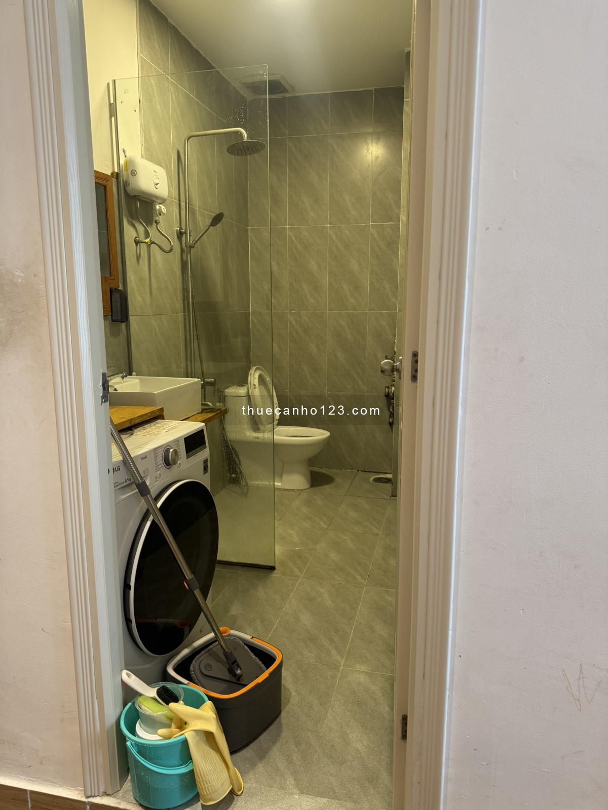 Cho thuê căn hộ 2 phòng ngủ chung cư 207 Bùi Viện