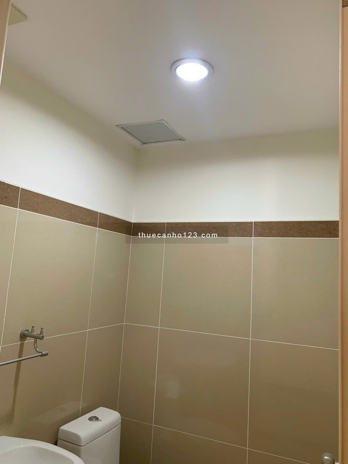 Cho thuê 161m², 3PN 4WC – Nhà trống, vào ở liền – Giá 11tr5. Xem nhà dễ ợt, liên hệ em ngay!