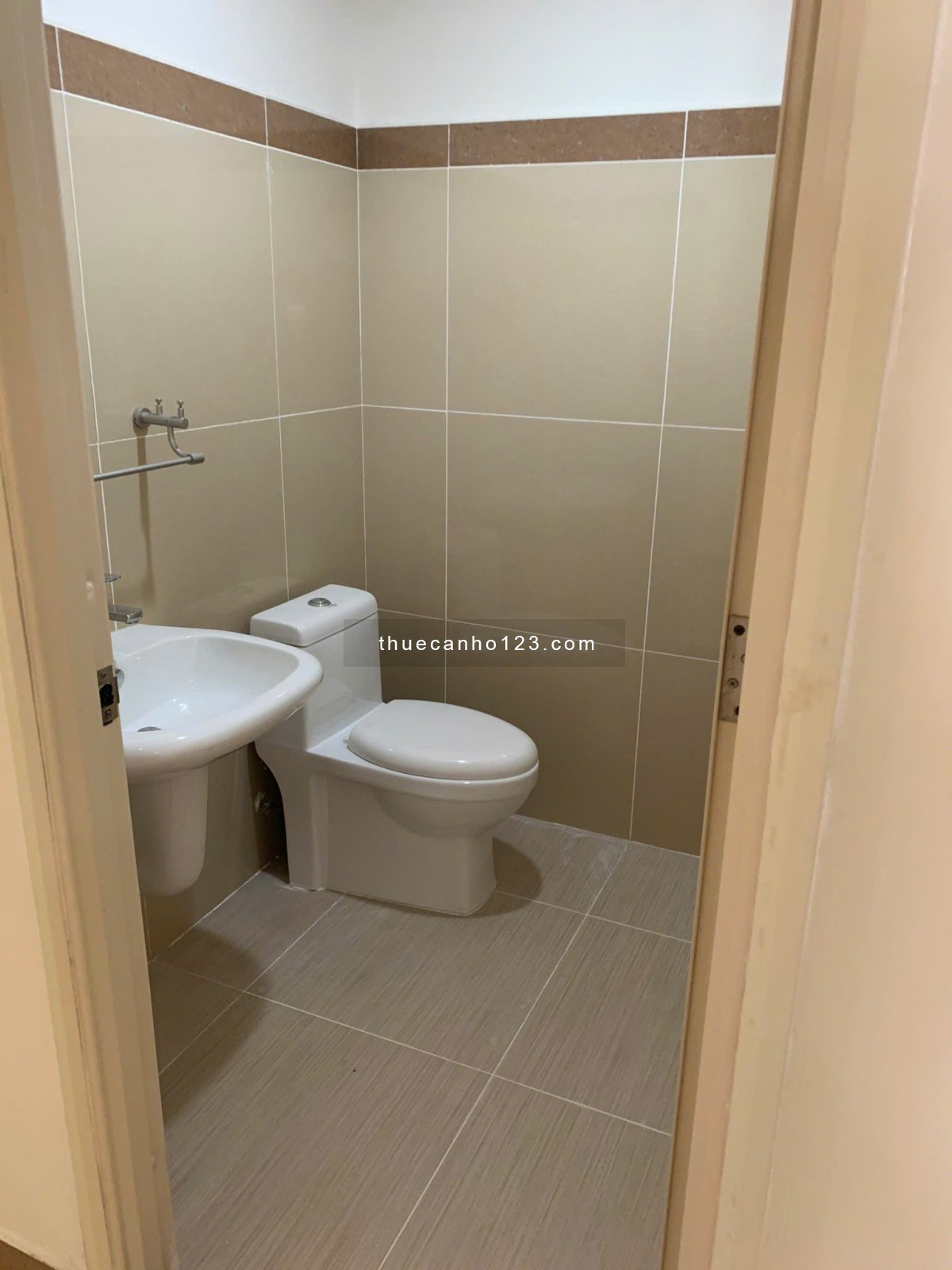 Cho thuê 161m², 3PN 4WC – Nhà trống, vào ở liền – Giá 11tr5. Xem nhà dễ ợt, liên hệ em ngay!