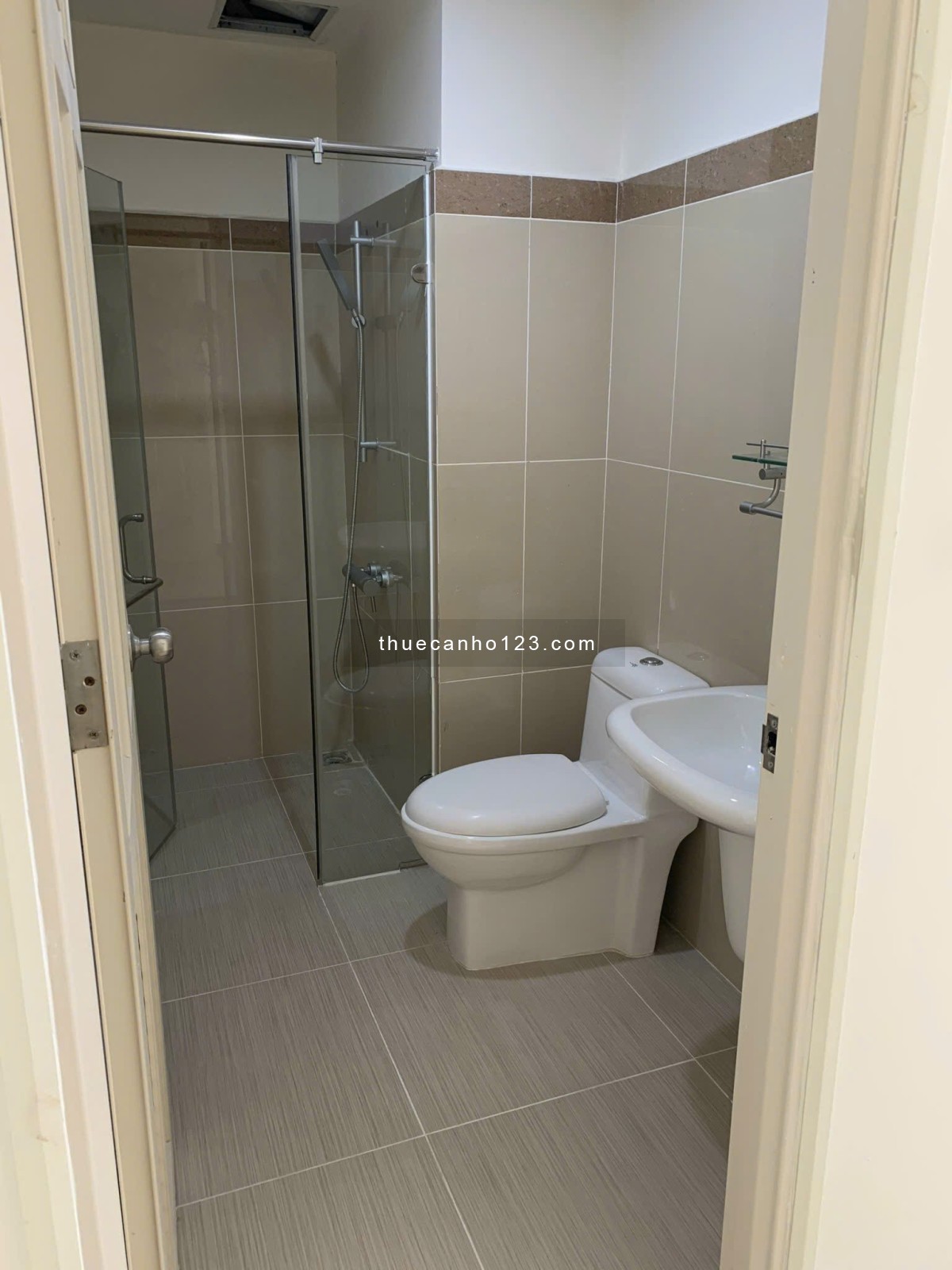 Cho thuê 161m², 3PN 4WC – Nhà trống, vào ở liền – Giá 11tr5. Xem nhà dễ ợt, liên hệ em ngay!