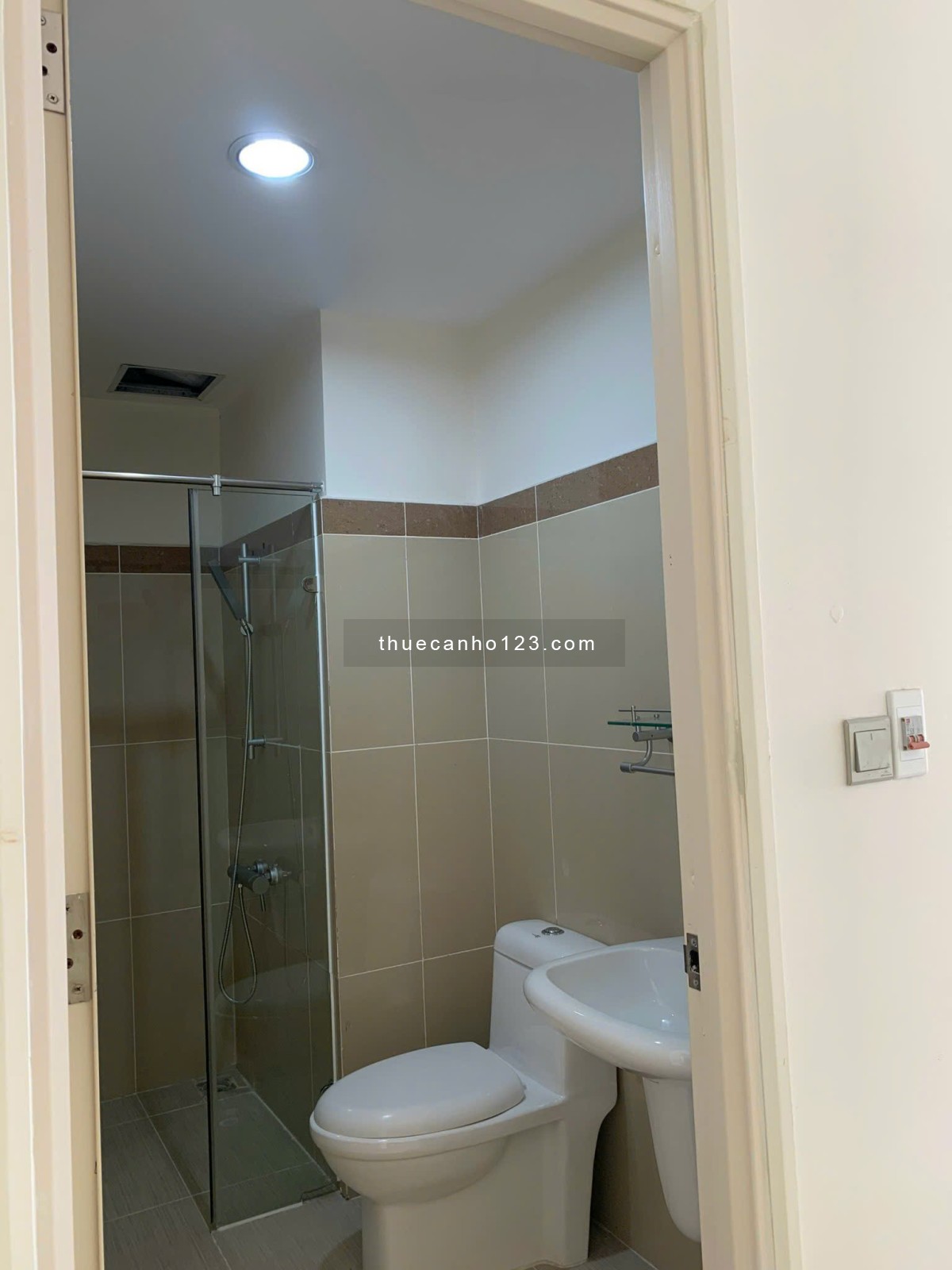 Cho thuê 161m², 3PN 4WC – Nhà trống, vào ở liền – Giá 11tr5. Xem nhà dễ ợt, liên hệ em ngay!