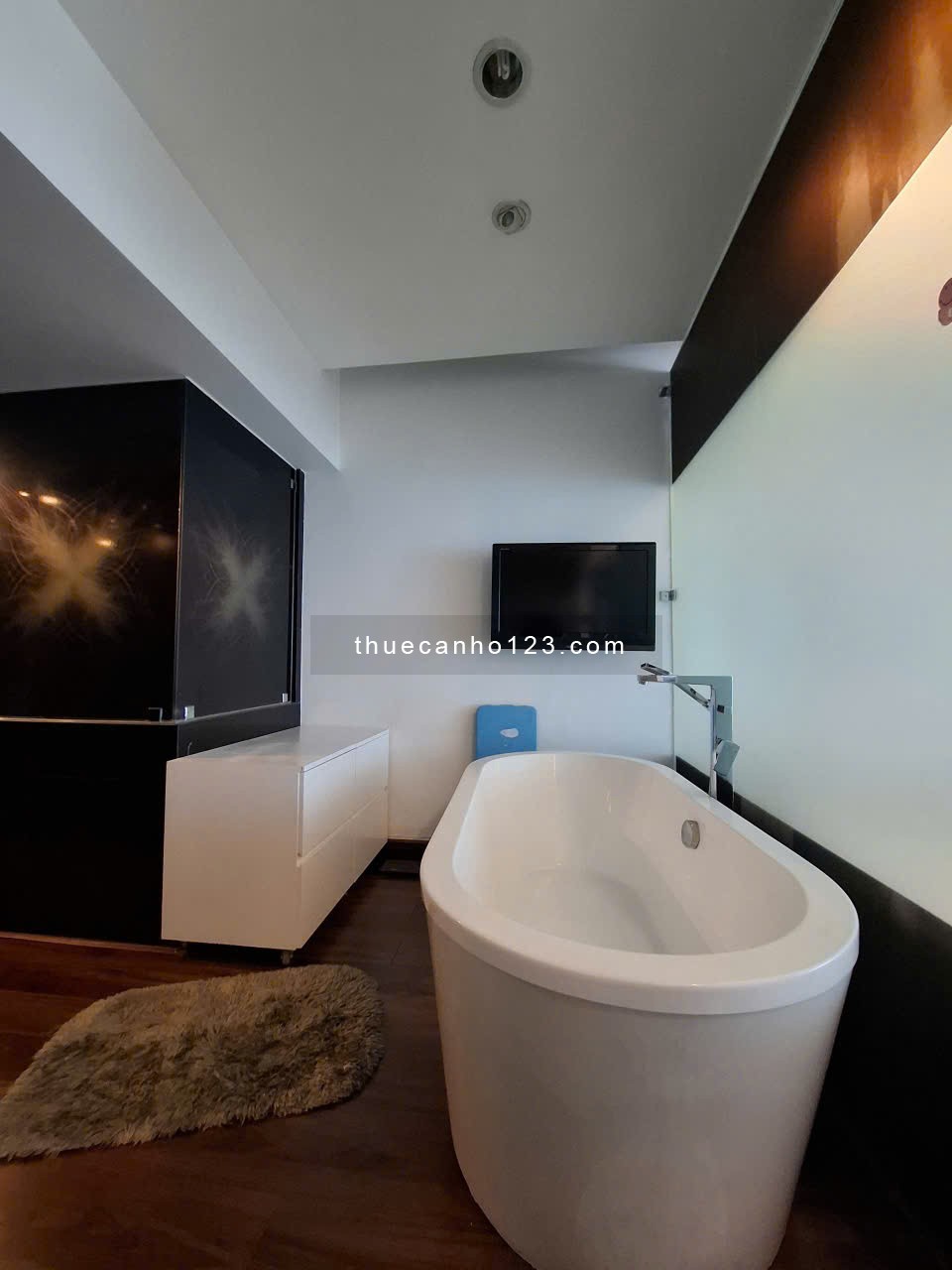 VIEW XỊN – VỊ TRÍ VÀNG – Ở NGAYSailing Tower – 51 Nguyễn Thị Minh Khai, P. Bến Nghé, Q.1