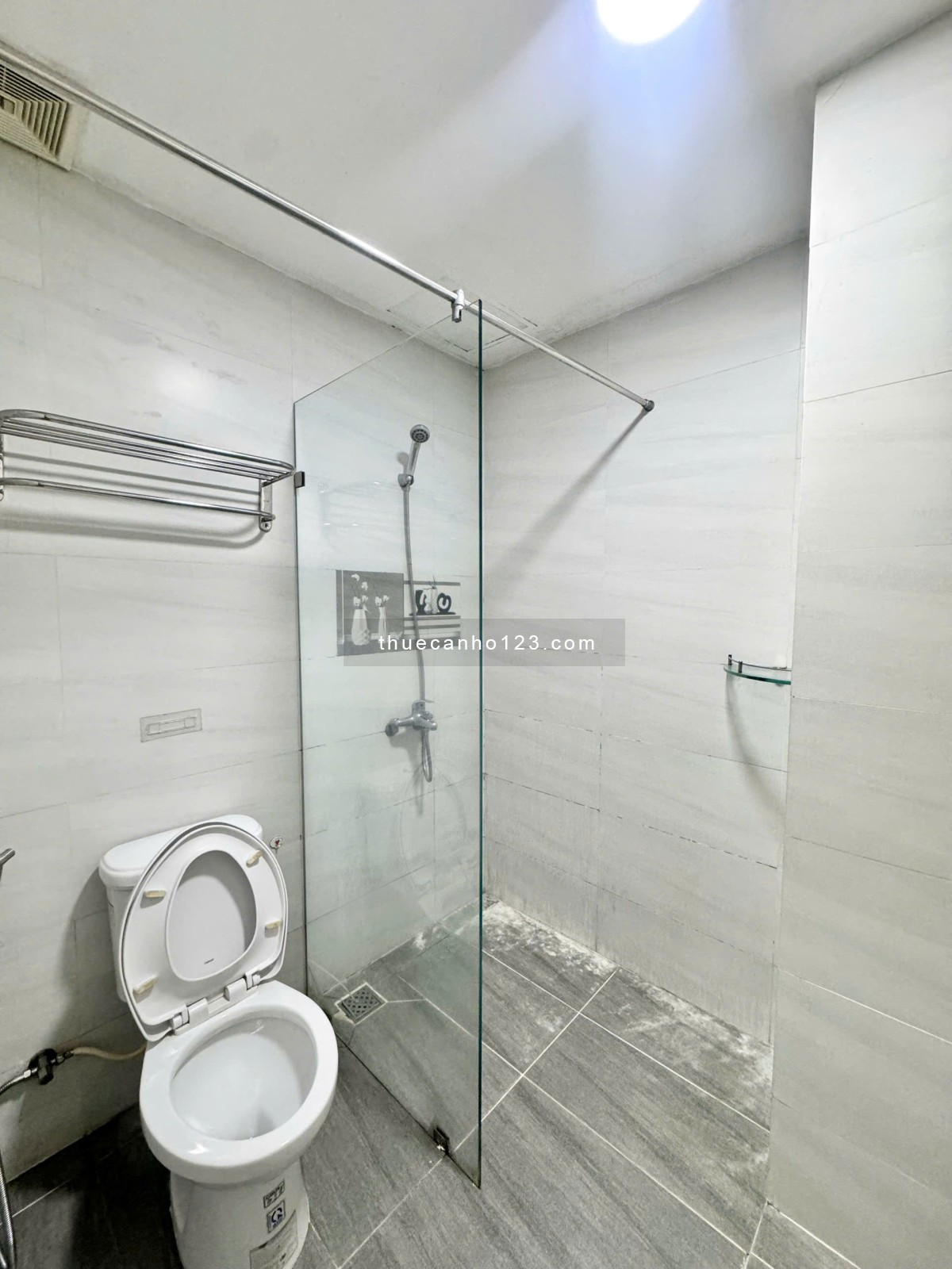 Cho thuê CHDV 1 phòng ngủ - Sân vườn full nội thất gần sân bay Tân Sơn Nhất/ công viên Hoàng Văn Thụ