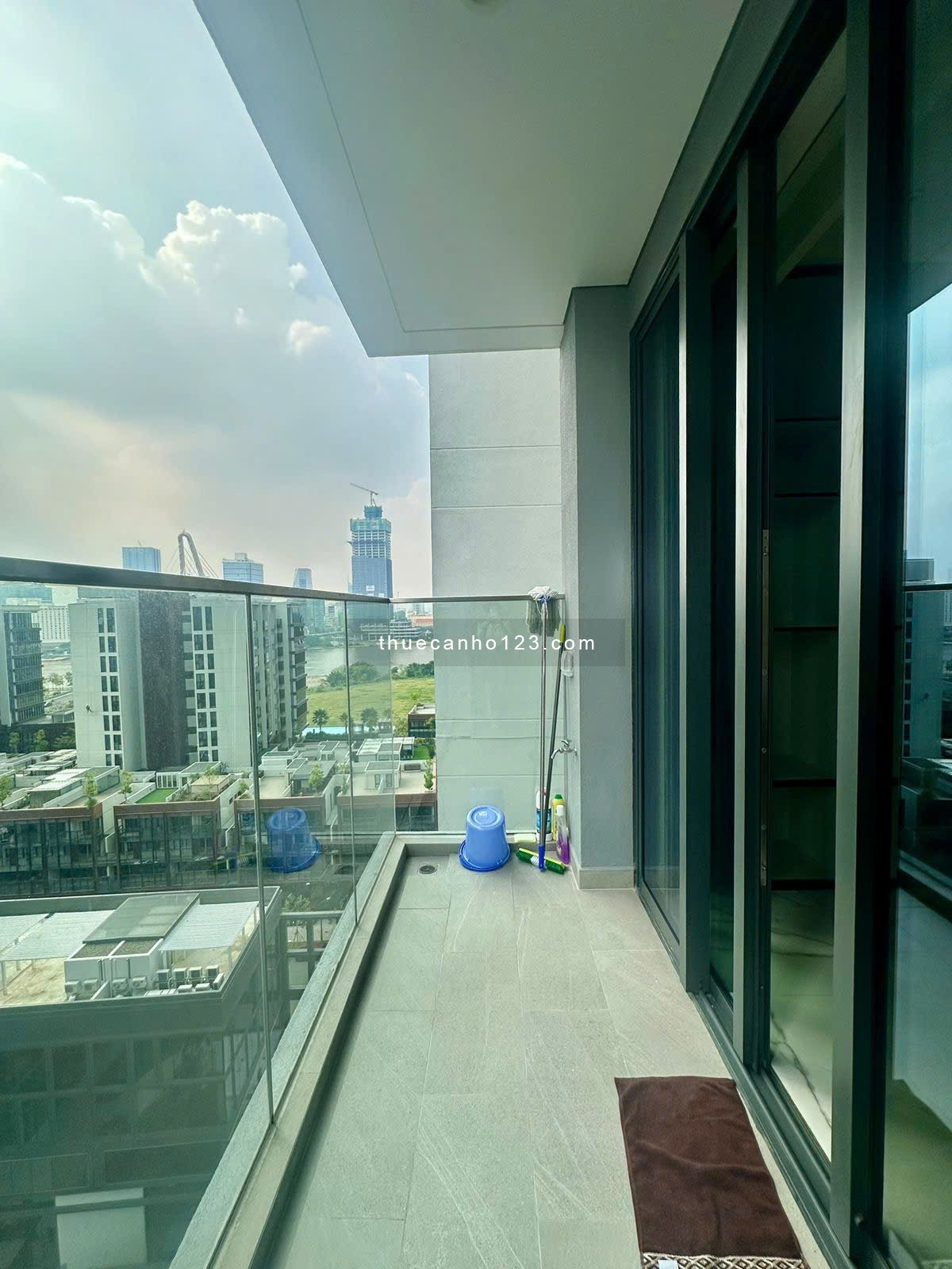 The Crest – Cho thuê 2 phòng ngủ, tầng cao, view thoáng, full nội thất