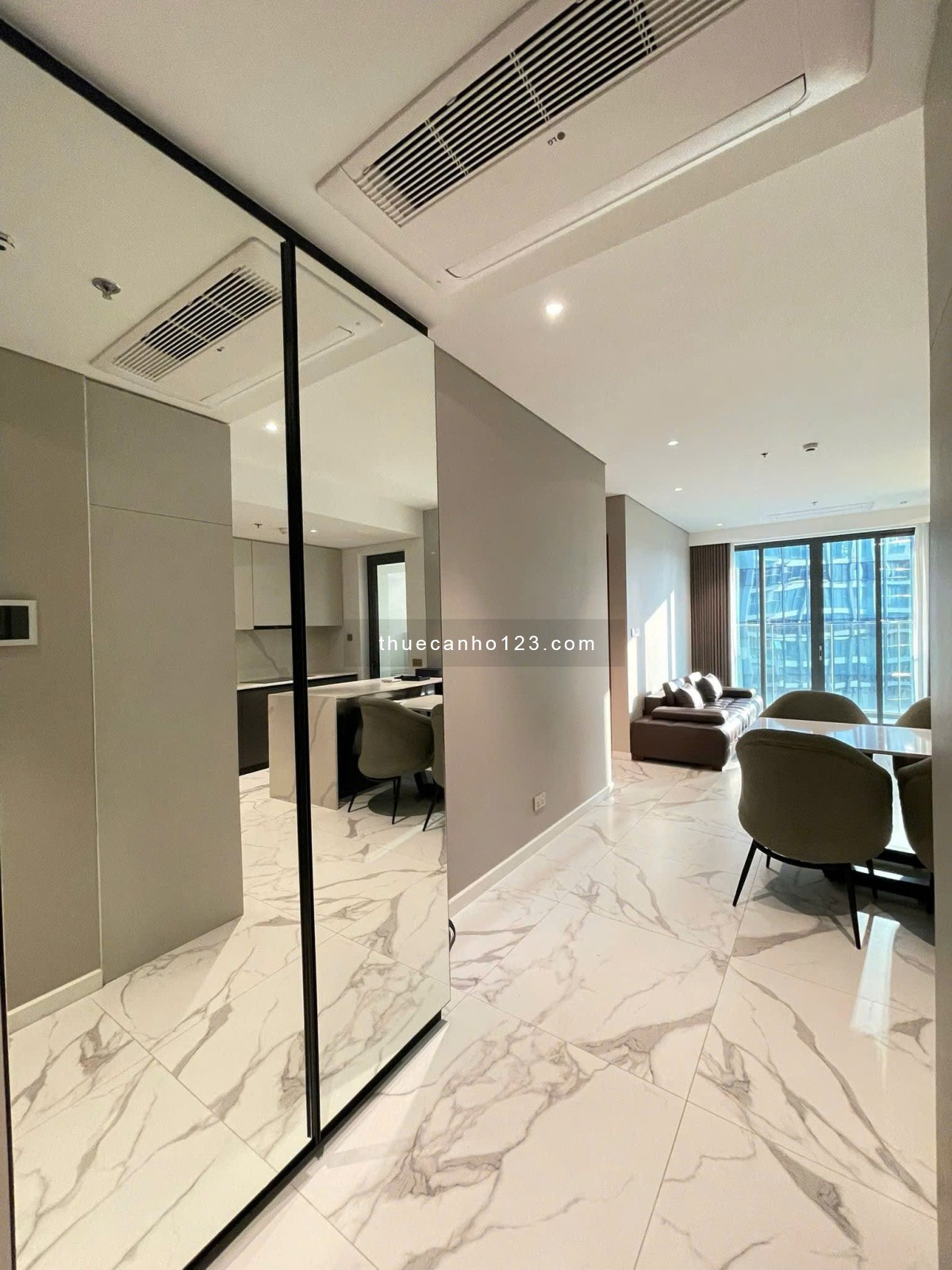 The Crest – Cho thuê 2 phòng ngủ, tầng cao, view thoáng, full nội thất