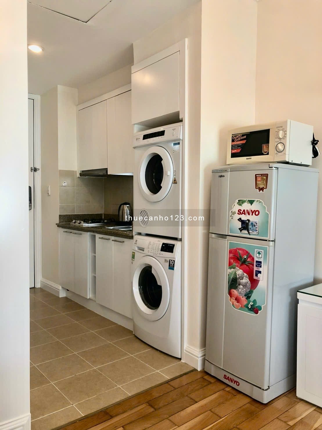 The Manor for lease, studio 14.5 million include management fee, zalo 0938764277