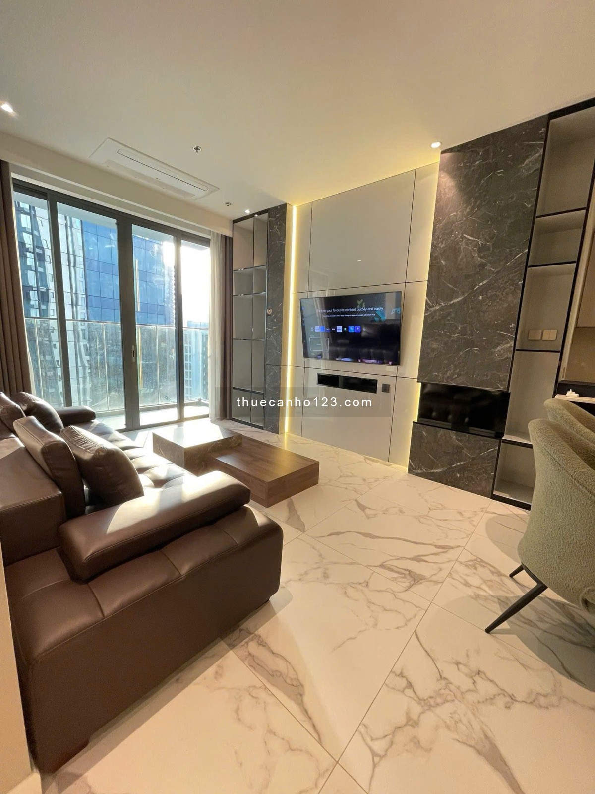 The Crest – Cho thuê 2 phòng ngủ, tầng cao, view thoáng, full nội thất