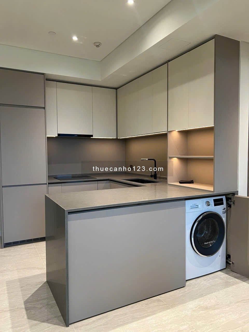 The Opera – Cho thuê căn hộ 2 phòng ngủ, view pháo hoa, tầng cao, full nội thất, giá tốt