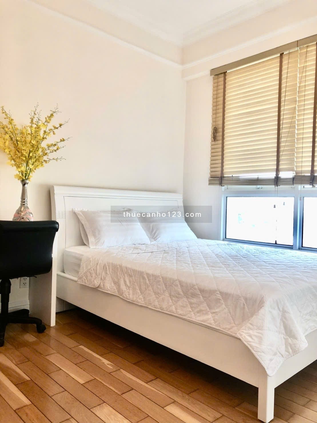 The Manor for lease, studio 14.5 million include management fee, zalo 0938764277