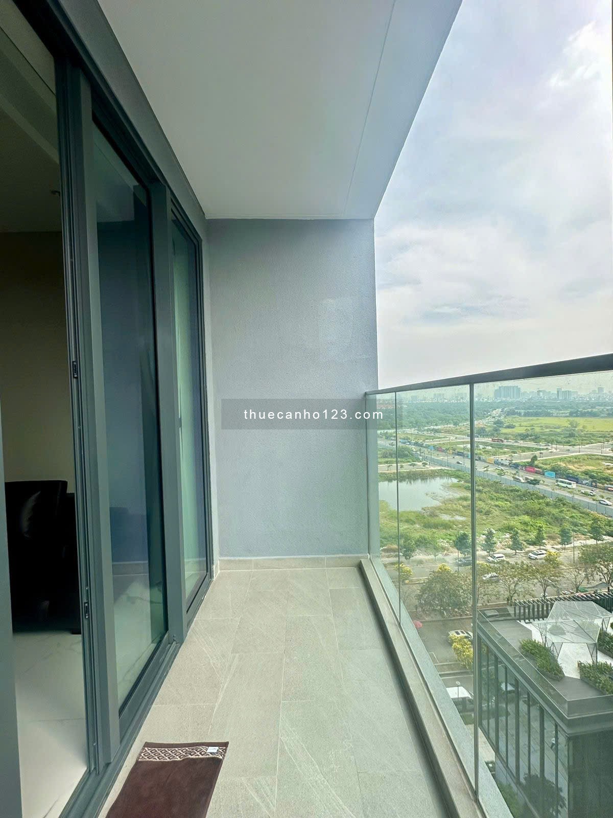 The Crest – Cho thuê 2 phòng ngủ, tầng cao, view thoáng, full nội thất