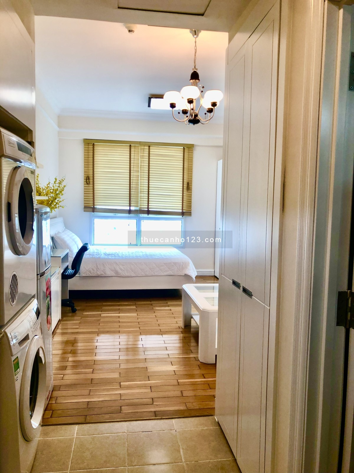 The Manor for lease, studio 14.5 million include management fee, zalo 0938764277