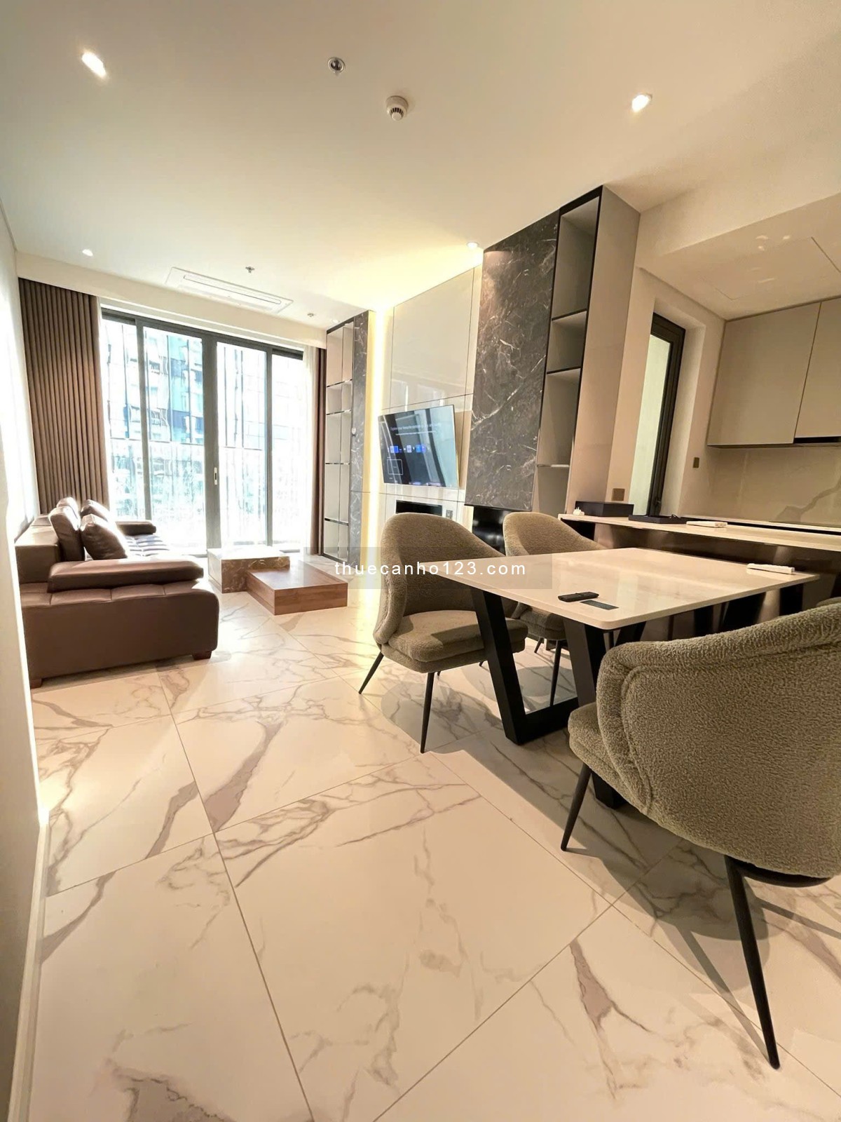 The Crest – Cho thuê 2 phòng ngủ, tầng cao, view thoáng, full nội thất