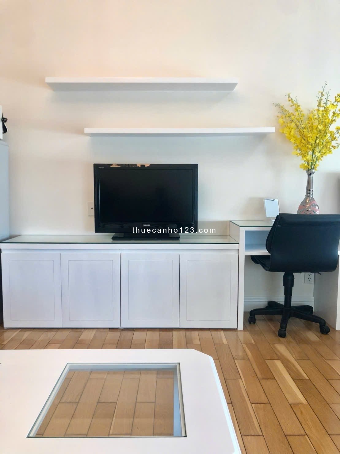 The Manor for lease, studio 14.5 million include management fee, zalo 0938764277